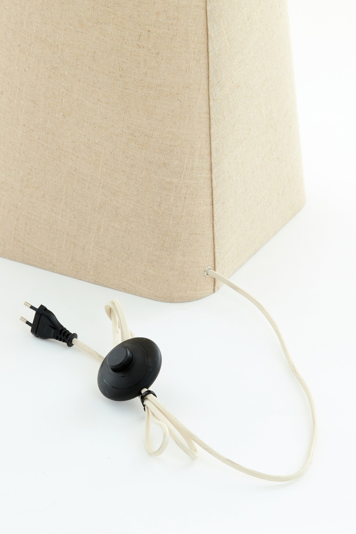 Stehleuchte 40x40x176 cm MIKKO als dekoratives Wohnaccessoire