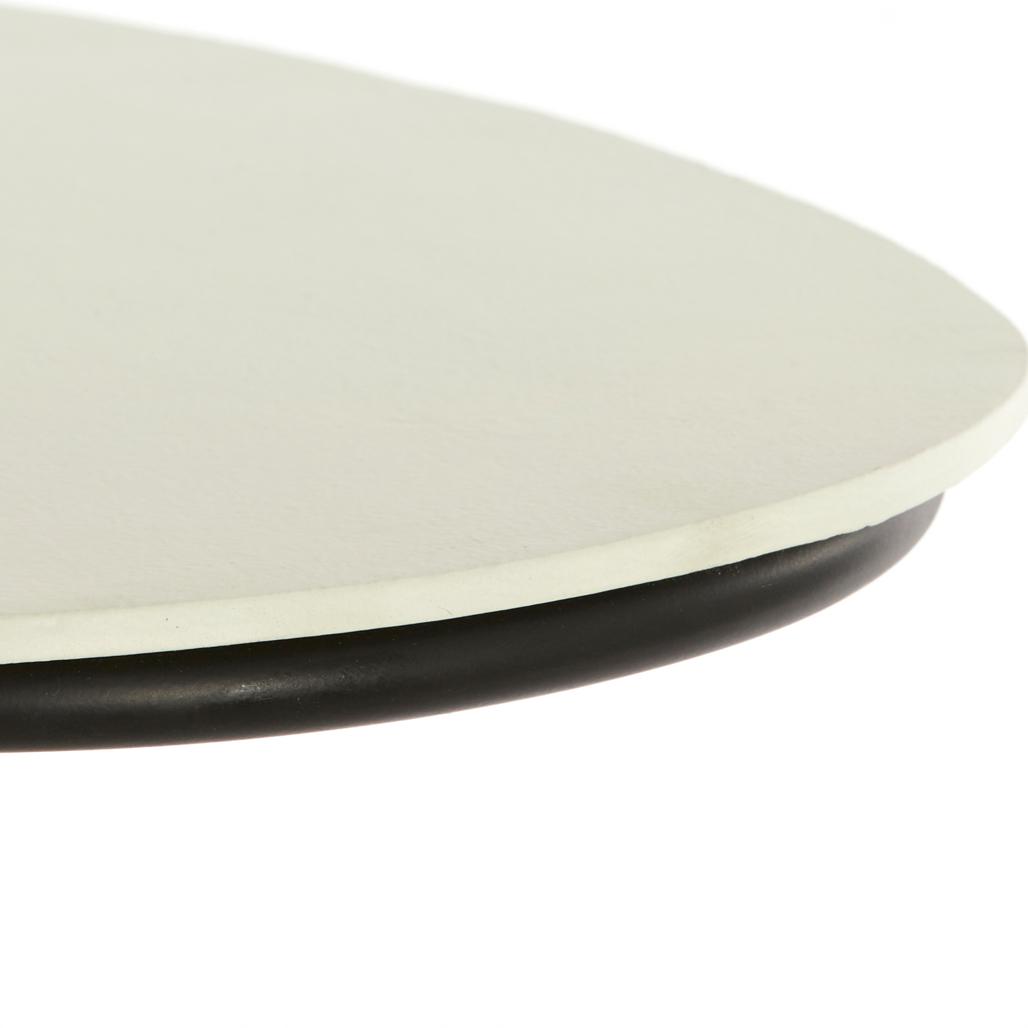 Modernes Tischdesign von Light & Living