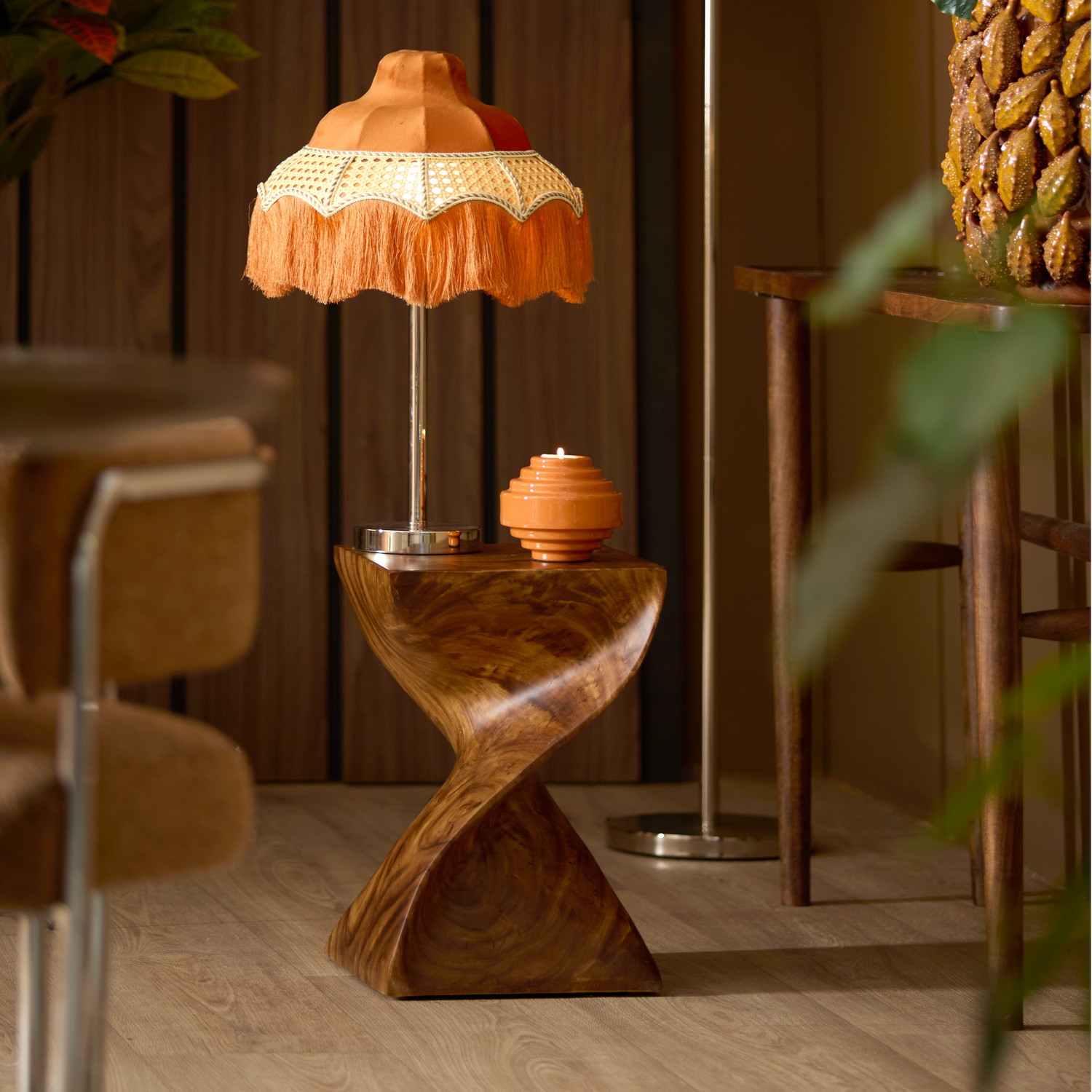 Naturholz-Beistelltisch MUHAN für das Wohnzimmer