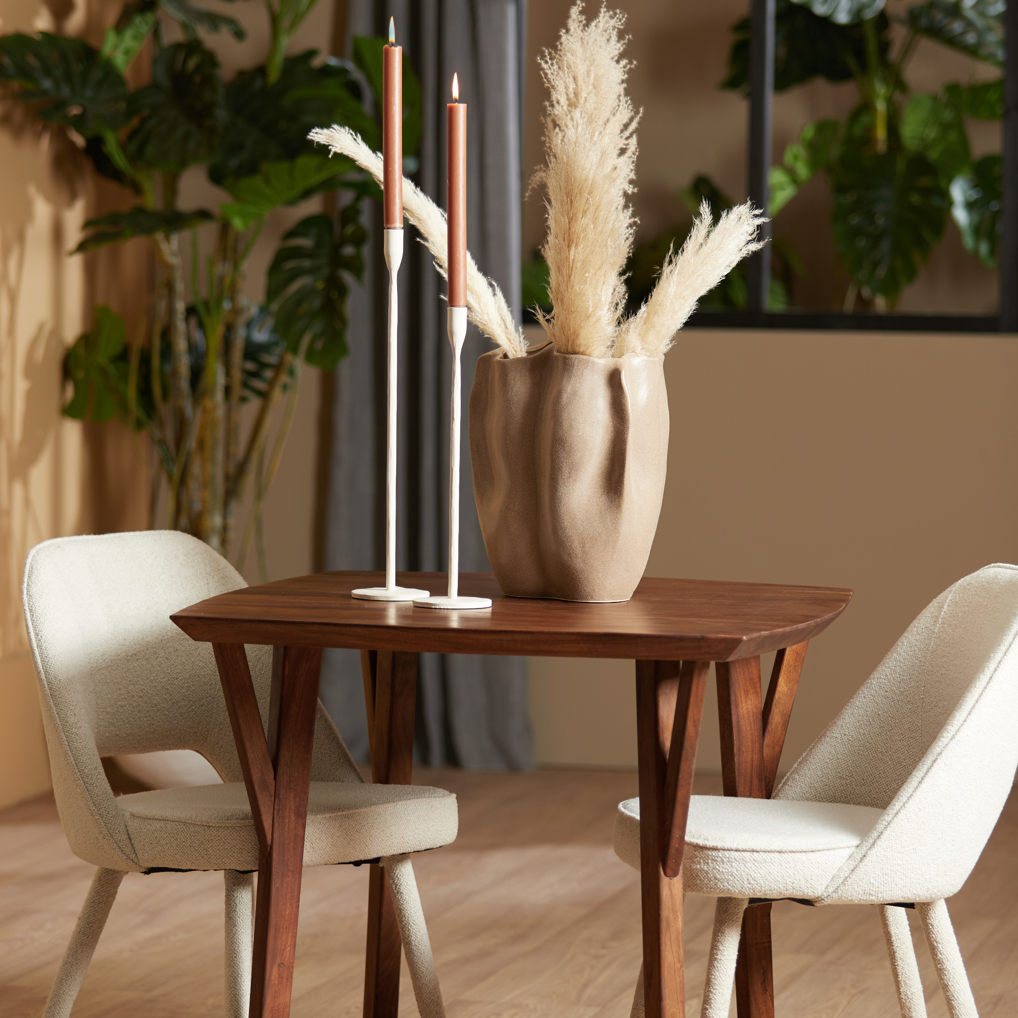 Kompakter Esstisch im Wohnzimmer QUENZA in Braun, Light & Living Design