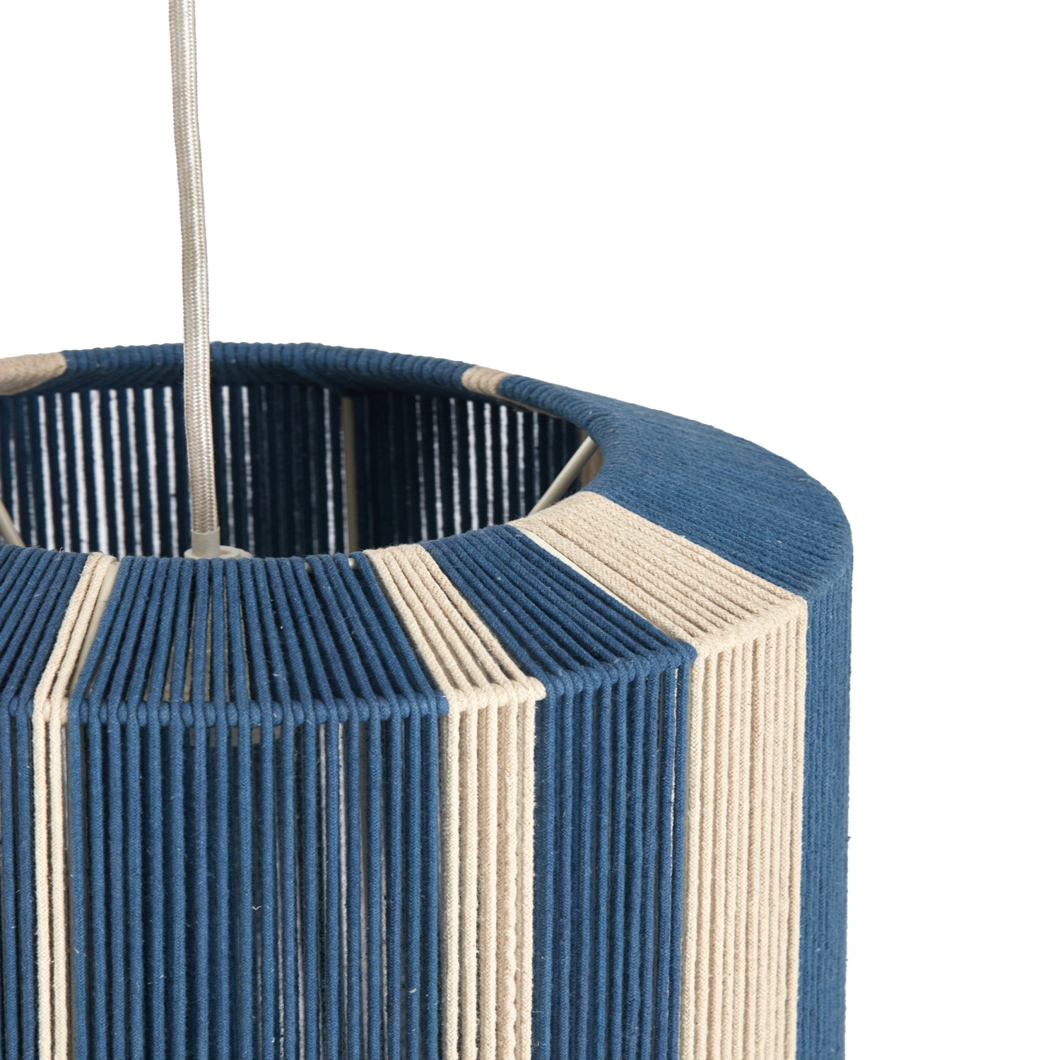 Draufsicht der KOZANA Hängelampe zeigt das elegante Streifendesign