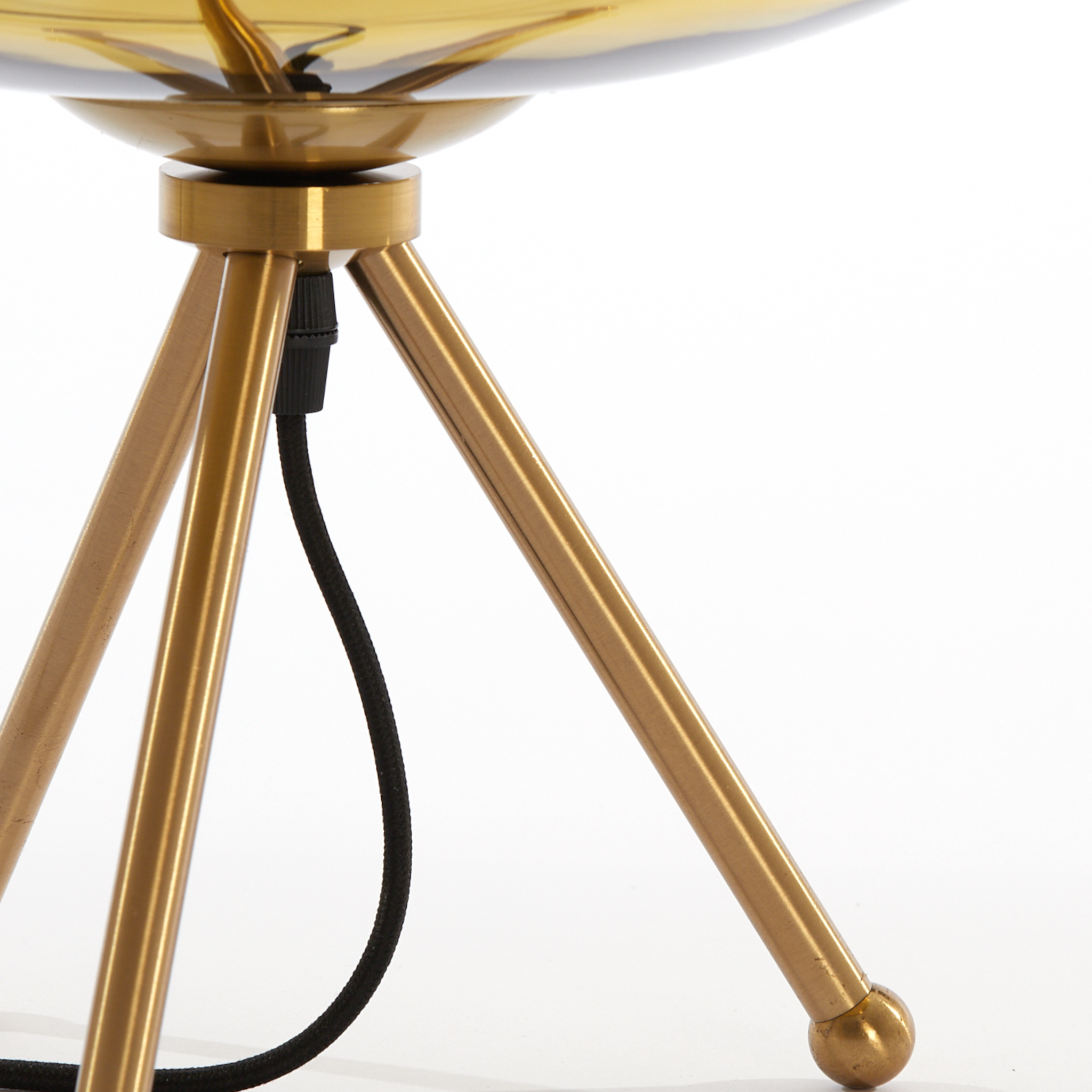Design-Tischleuchte MAYSON in Gold für stilvolles Licht