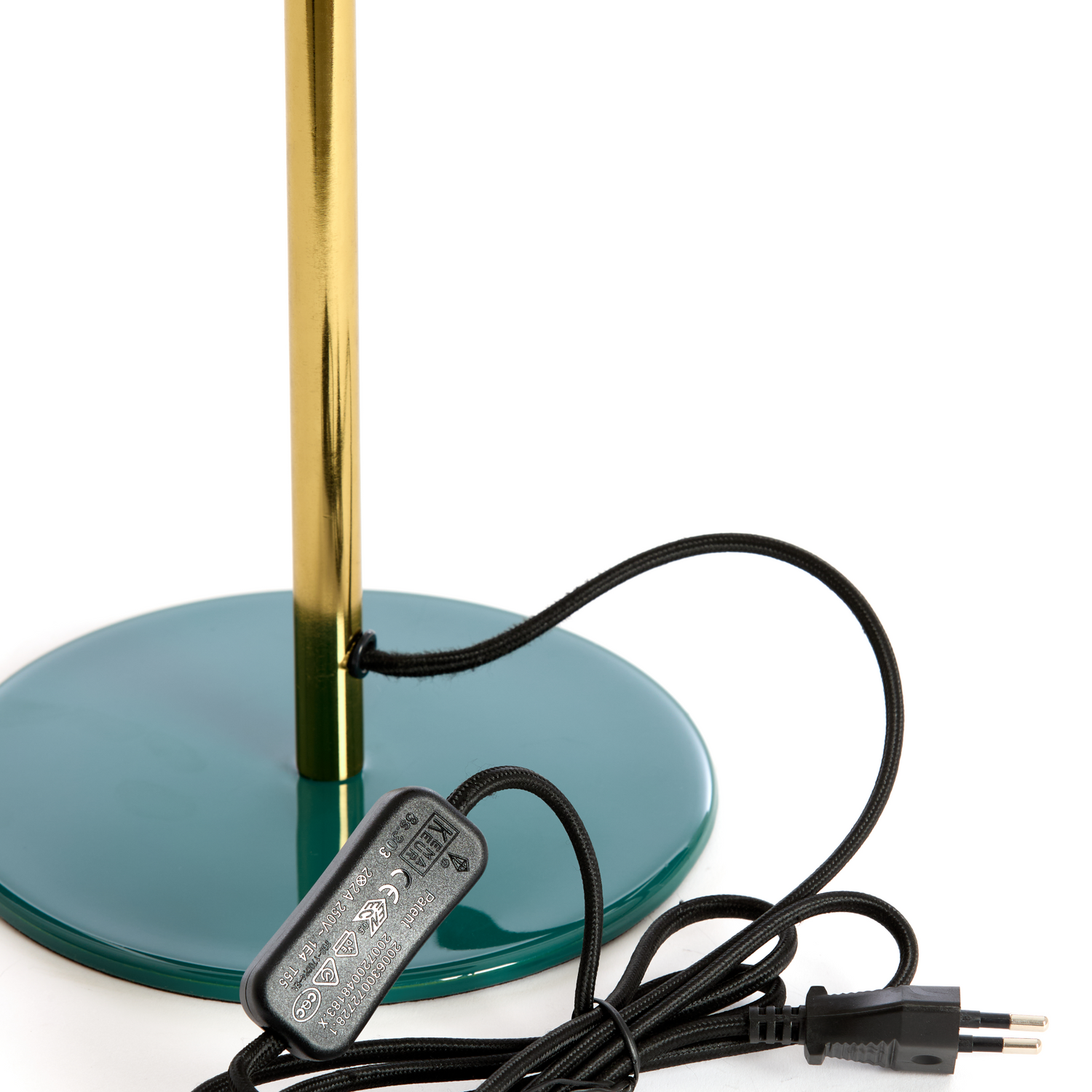 Goldener Ständer der SURIN Tischleuchte mit schwarzem Kabel