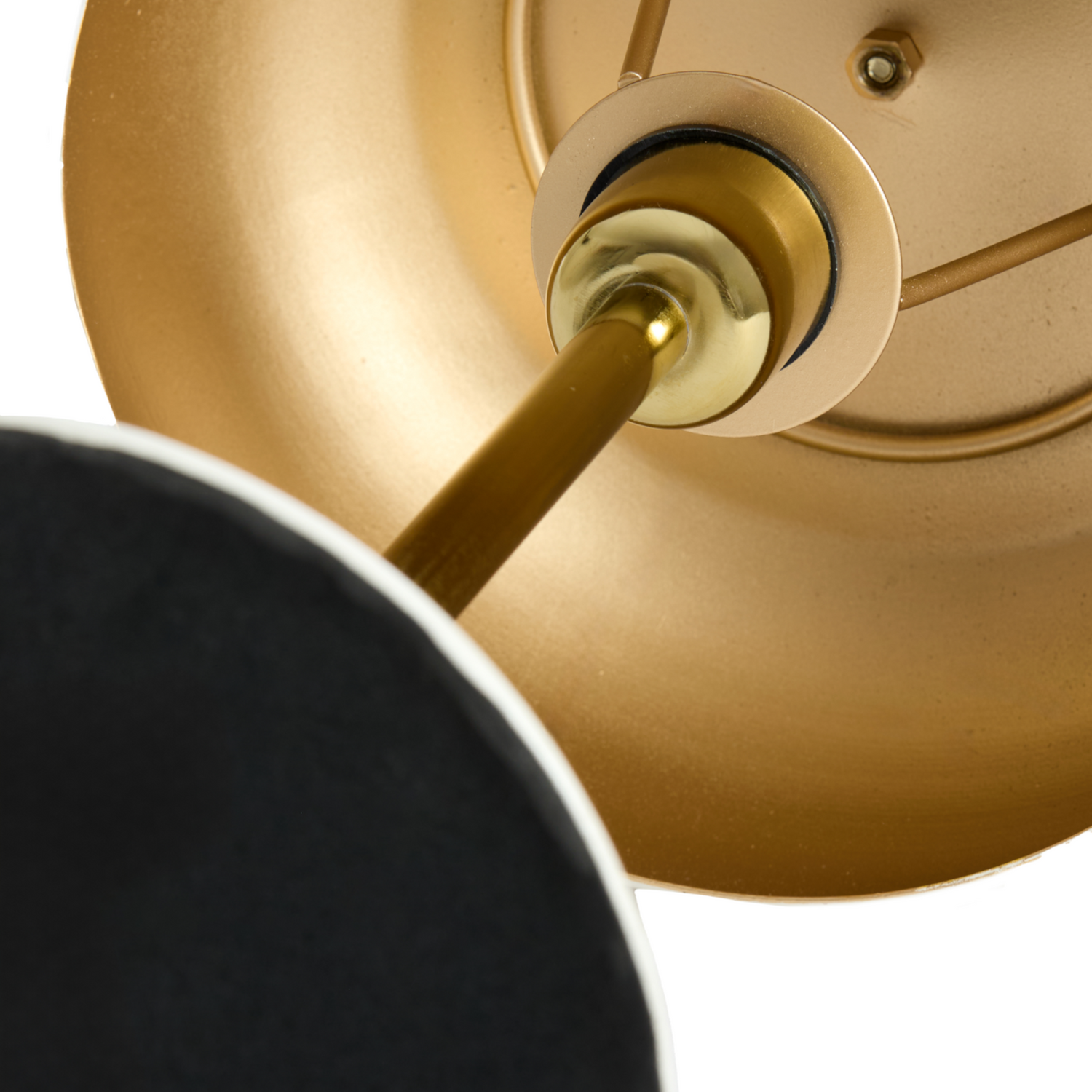 Ansicht der Tischleuchte SURIN mit goldfarbenem Ständer.