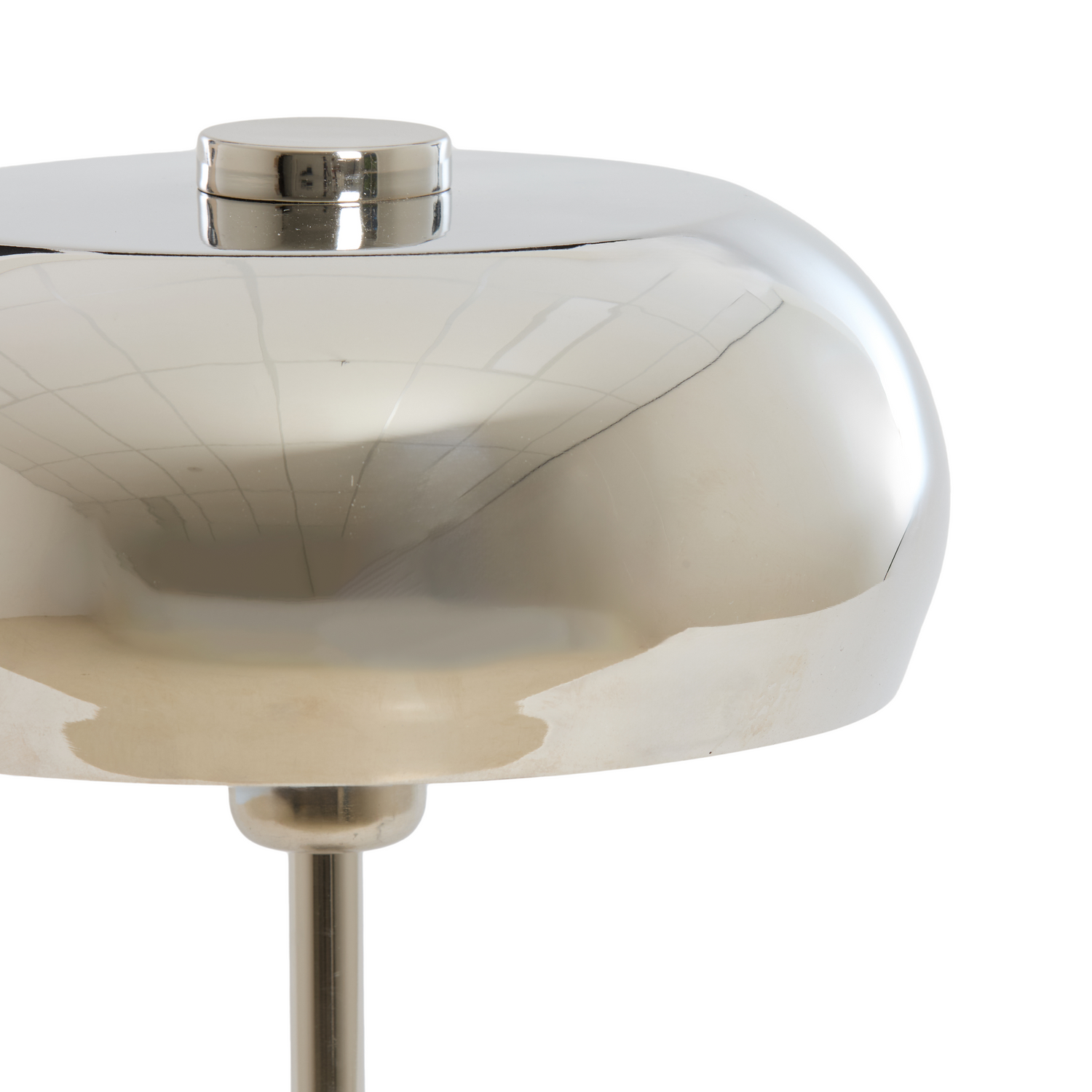 Glänzende Tischleuchte in Silber mit Retro-Vibes