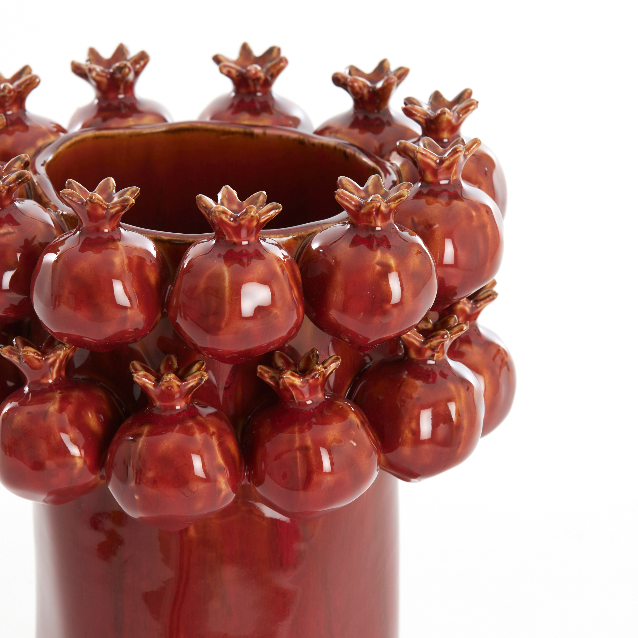 Detailansicht der POMEGRANATE Keramikvase in Burgund von Light & Living