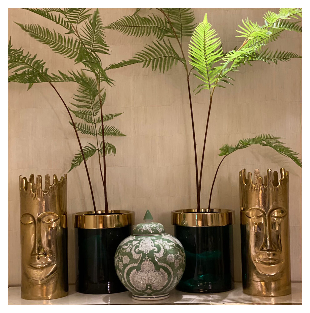 Vase Daudi von Van Roon Living – edles Design in glänzender Oberfläche, stilvoll inszeniert als dekoratives Highlight im Interior