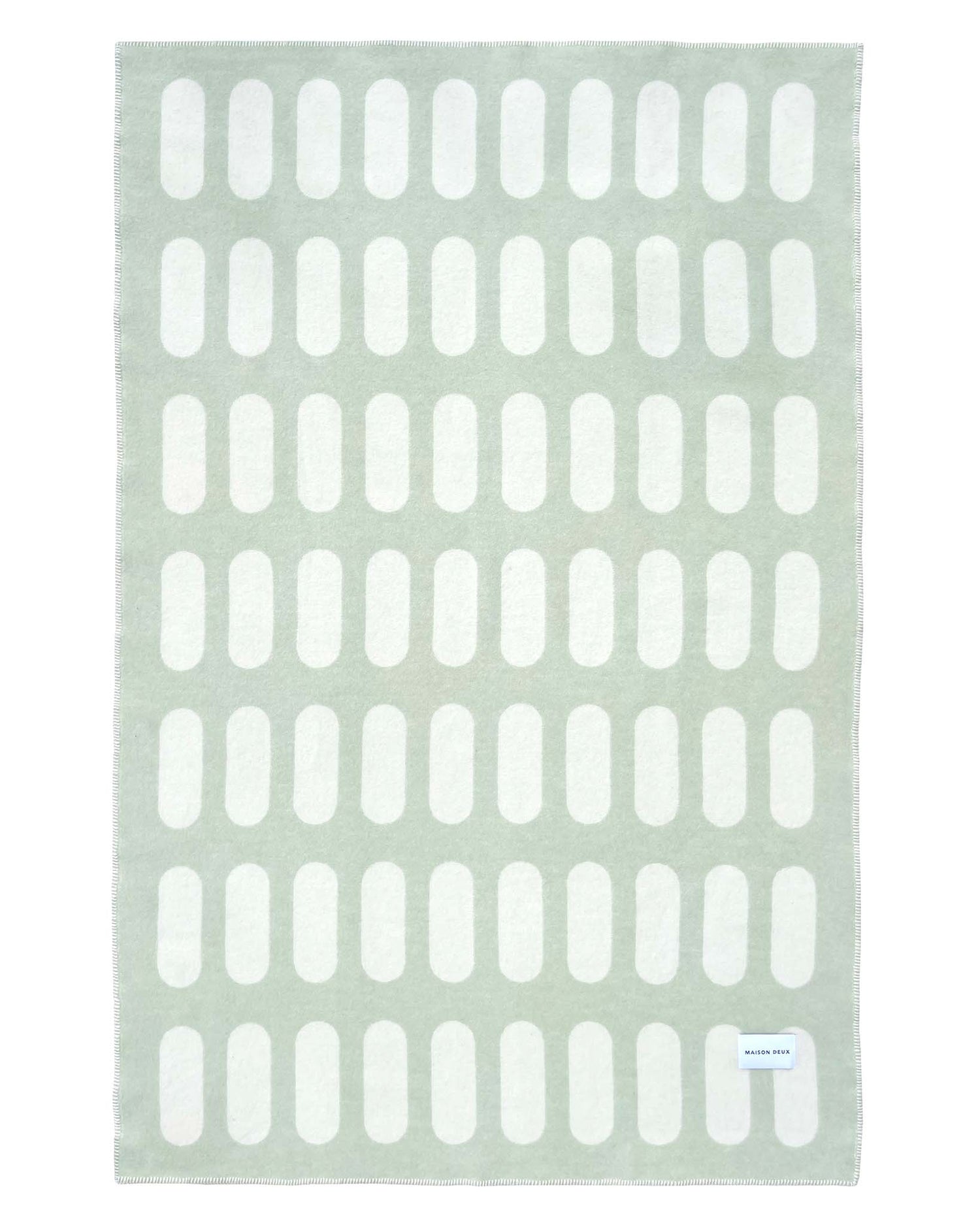 Wolldecke von Maison Deux in den Farben Salbei und Weiss, Rückseite