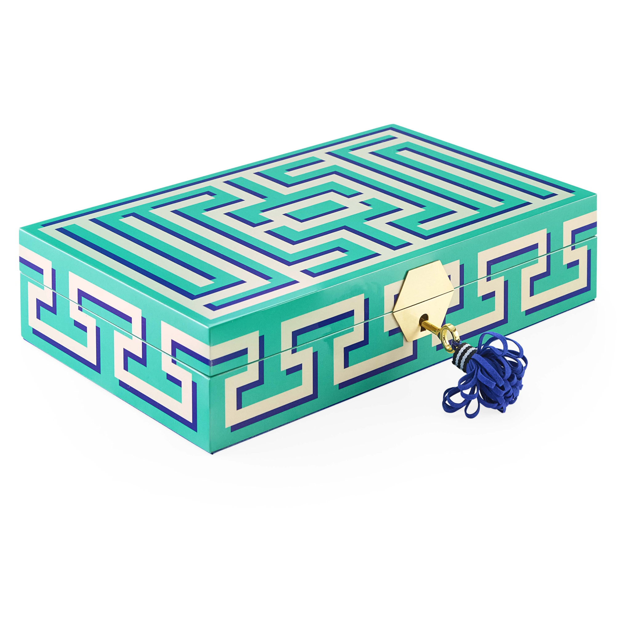 Rechteckige Lackbox mit blauem Labyrinth und navyfarbenem Samtfutter