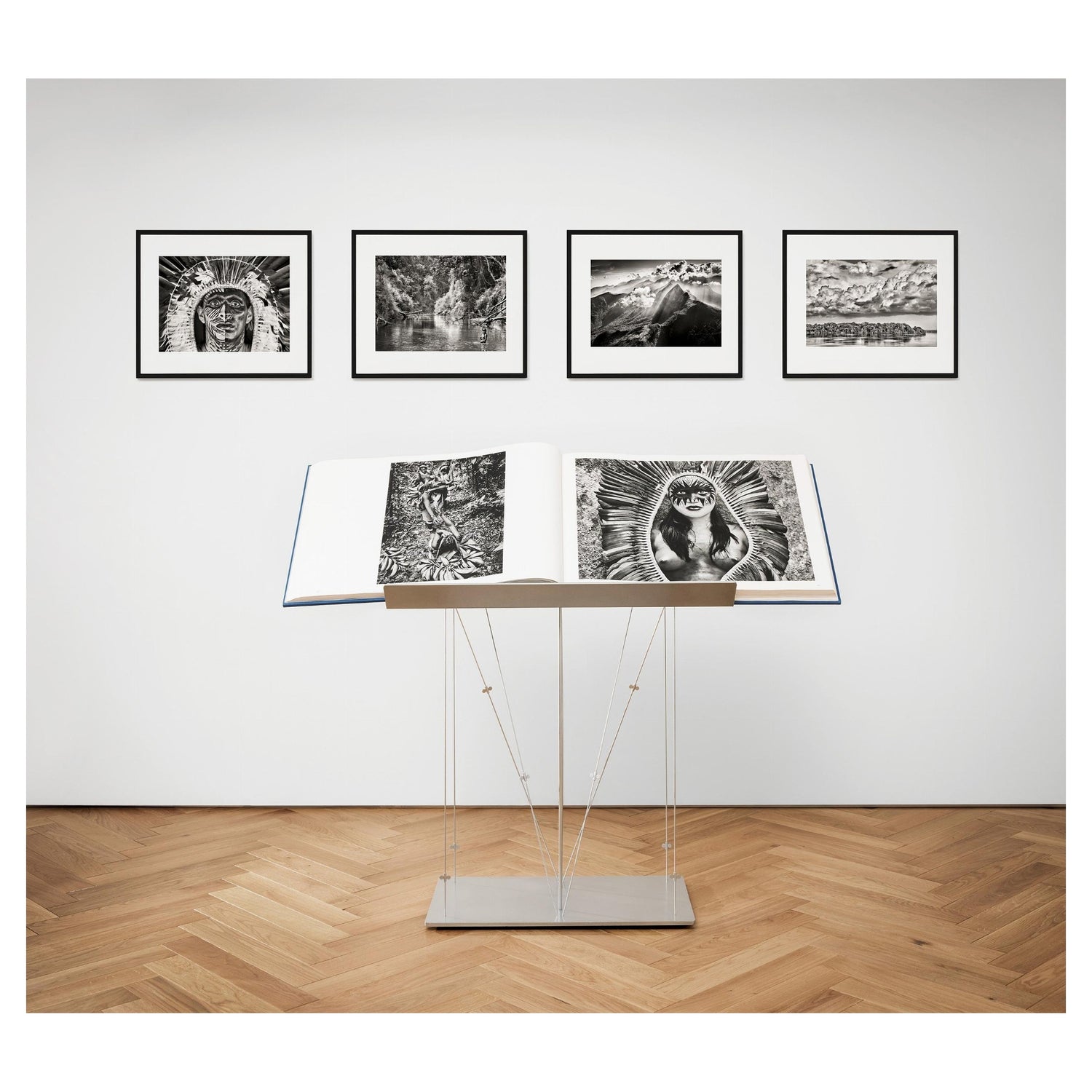 Renzo Piano Buchständer aus pulverbeschichtetem Baustahl für die Amazonia Edition