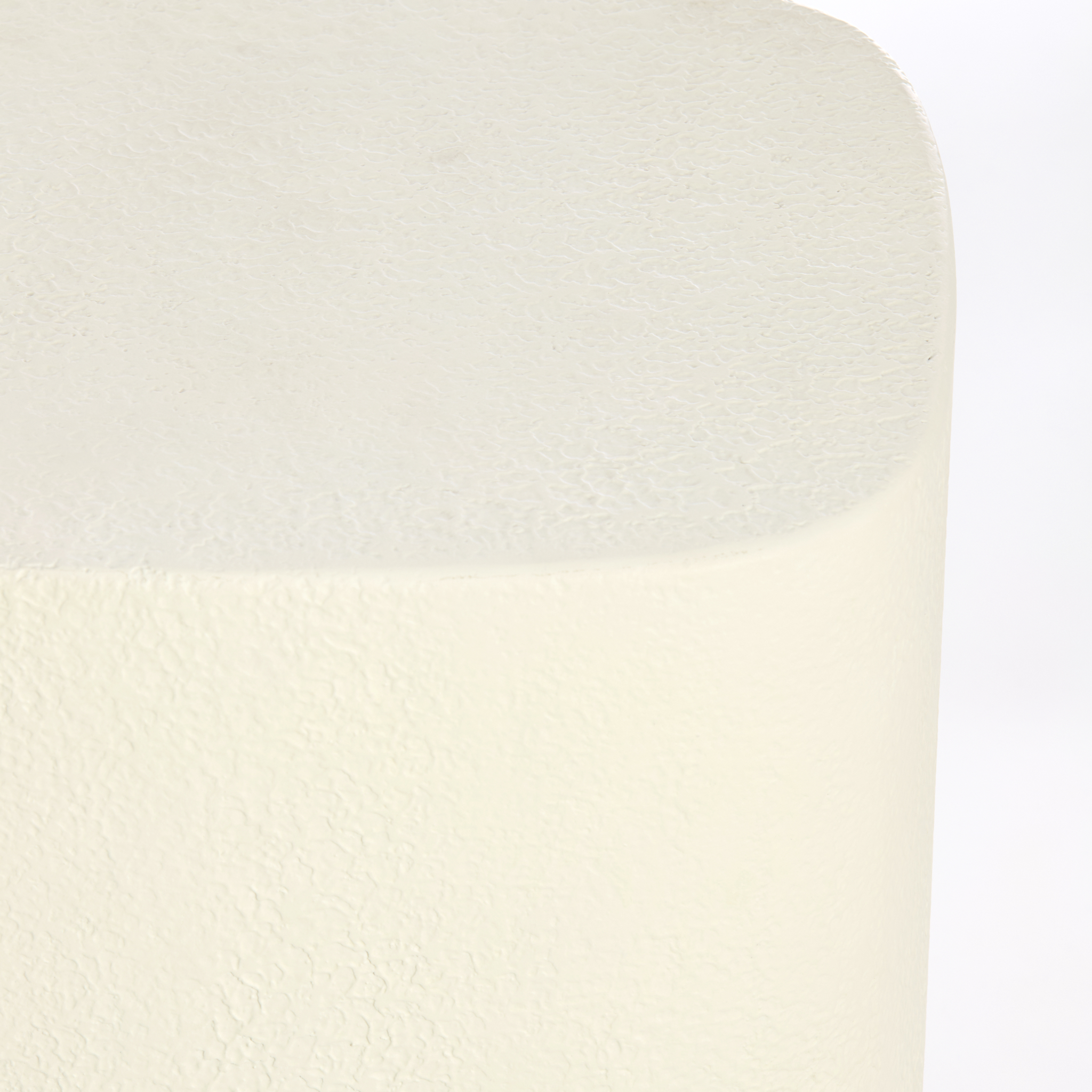 Kompakter Beistelltisch SEDDON in Creme und Holzbraun von Light & Living, mit einer nachhaltigen Materialmischung.