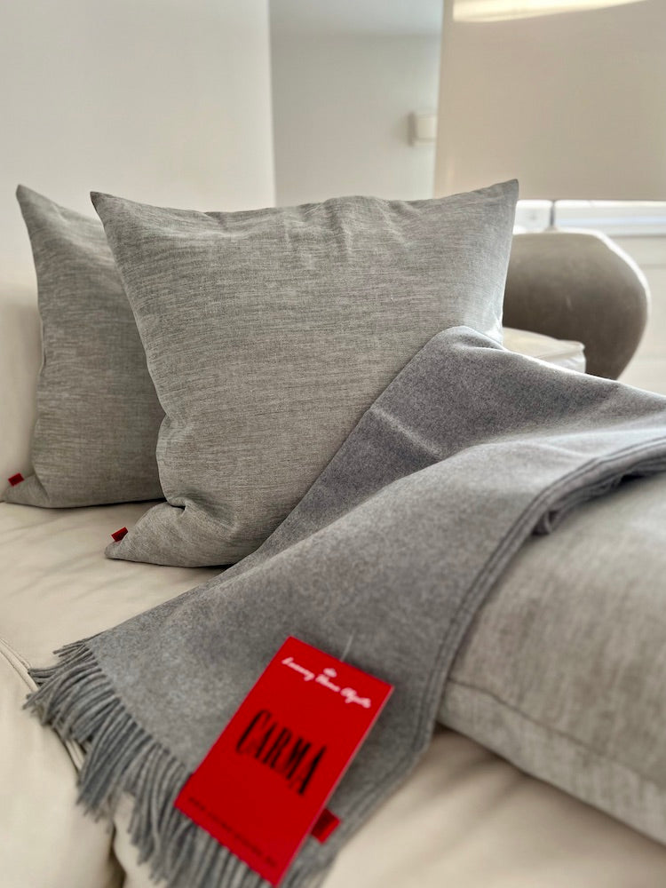 Kissen VENEZIA Leinen grau + Plaid UNI Wolle/Cashmere