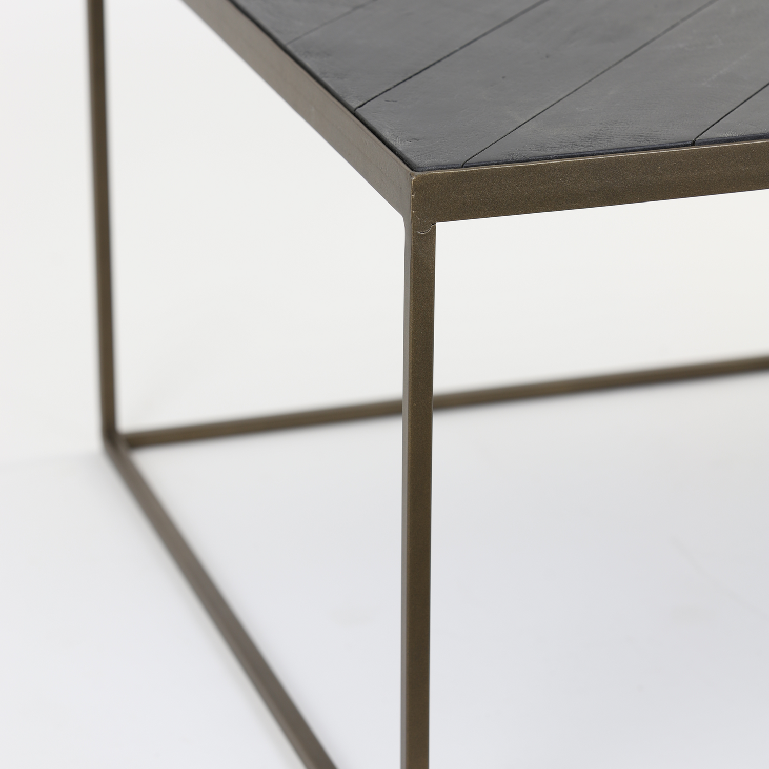 Stilvoller Chisa Couchtisch mit Eisenrahmen