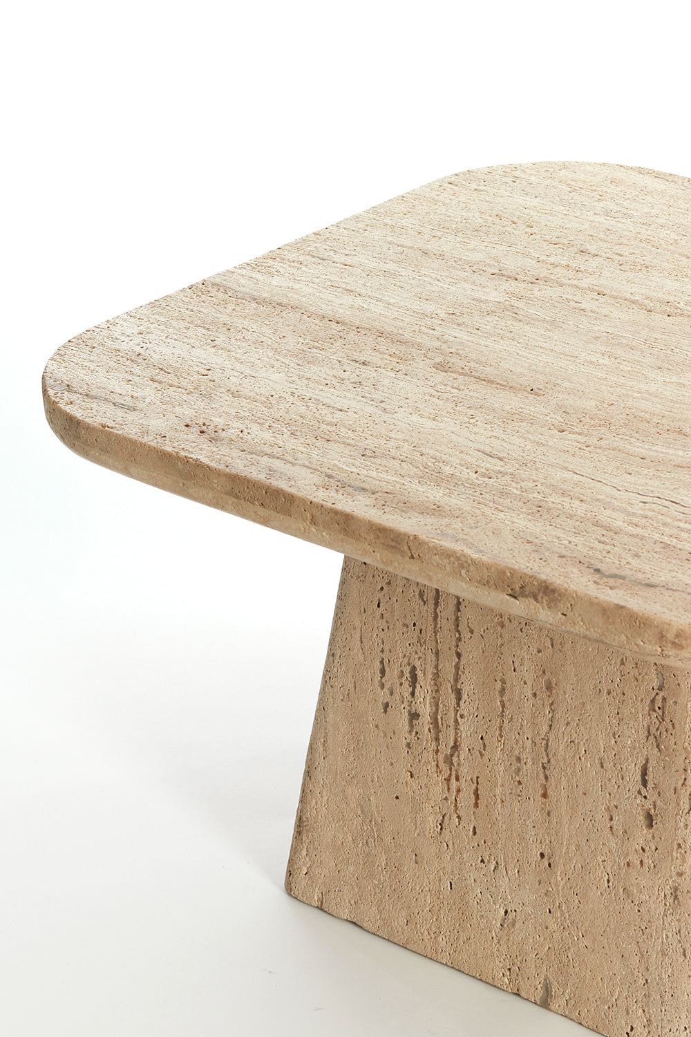 Couchtisch KEPAMI in travertin sand von Light & Living