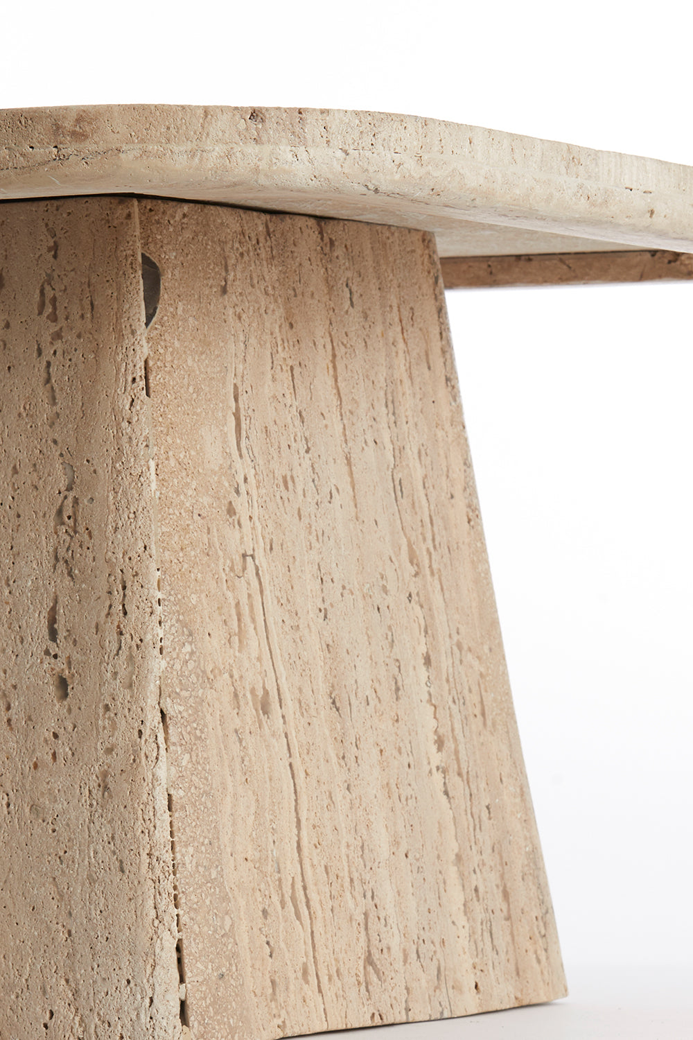 Couchtisch KEPAMI in travertin sand von Light & Living