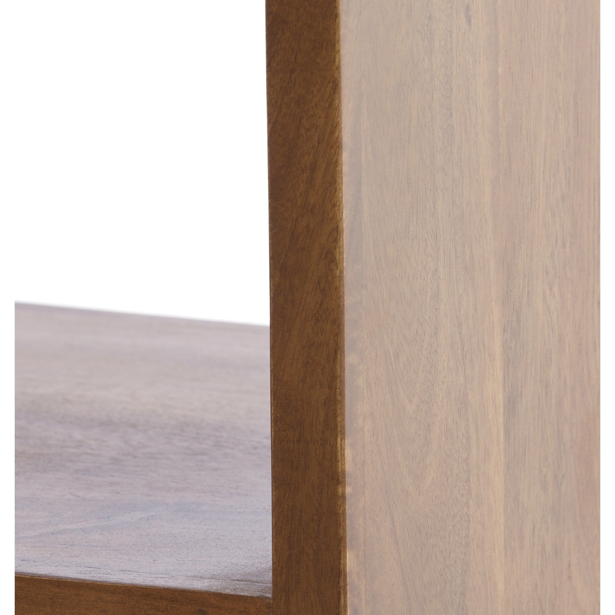 Natürliches Hochregal im modernen Design