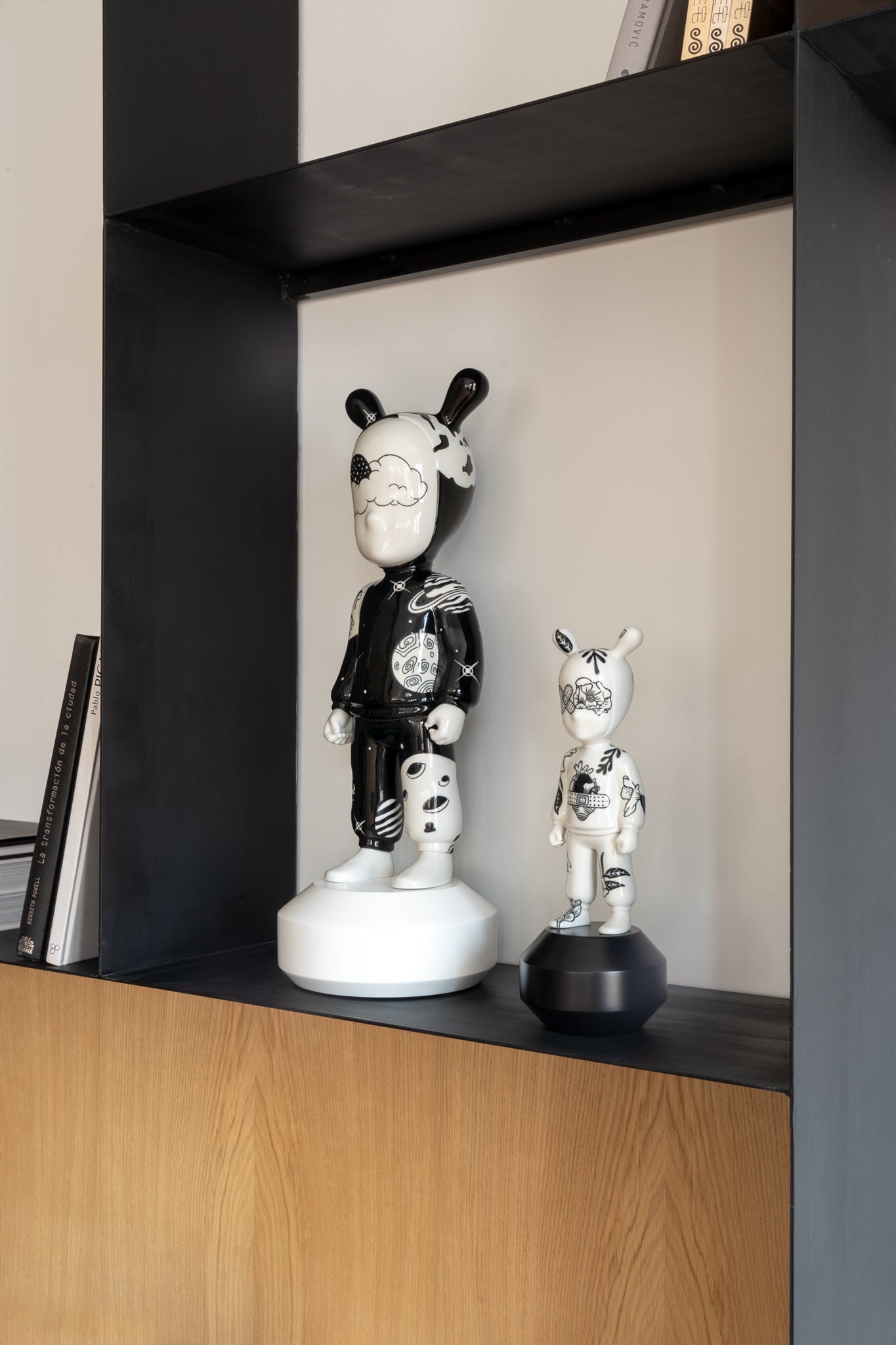 Deko Skulptur THE GUEST der Marke Lladró als limited Edition by Henn kim