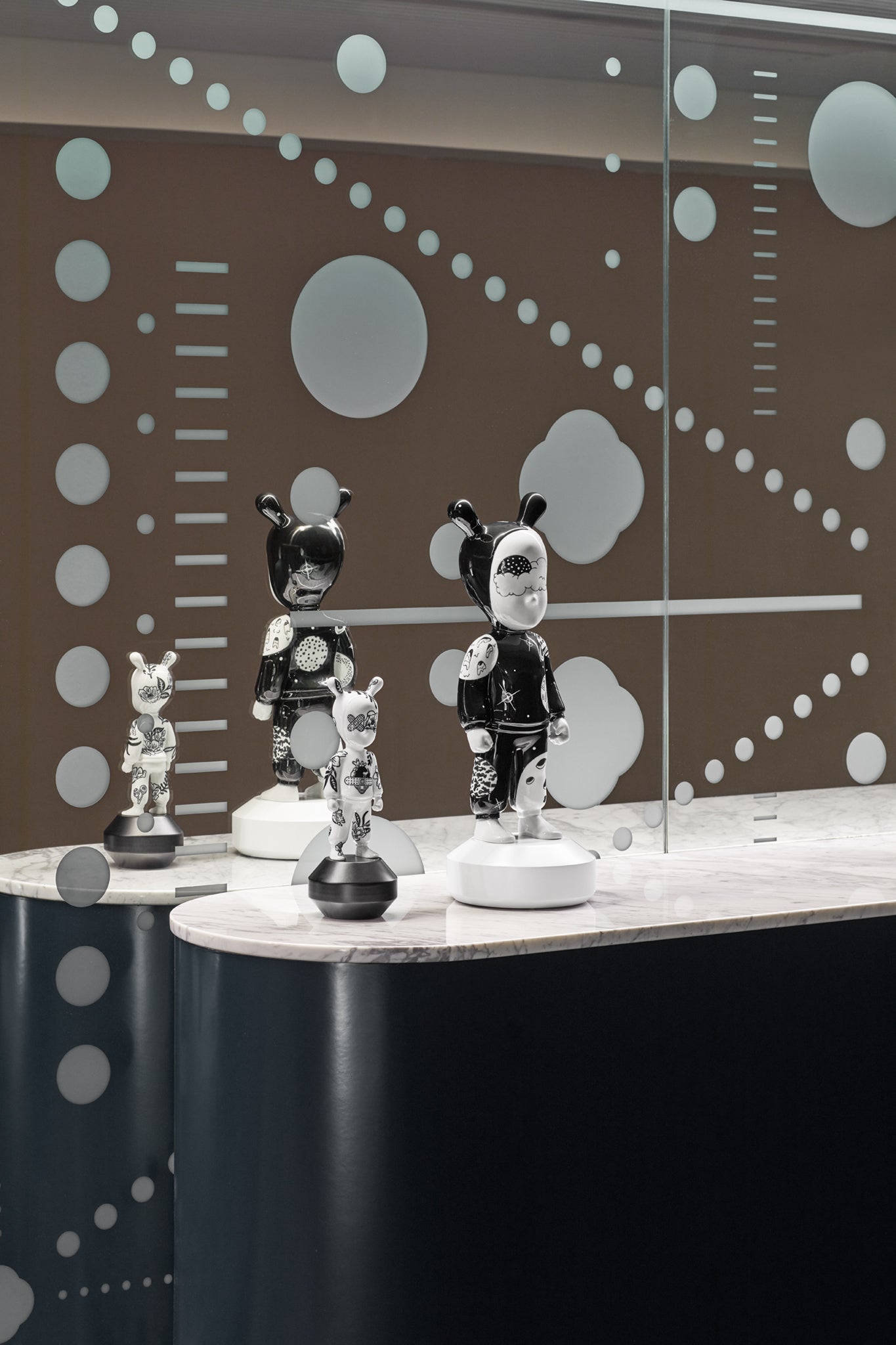 Deko Skulptur THE GUEST der Marke Lladró als limited Edition by Henn kim