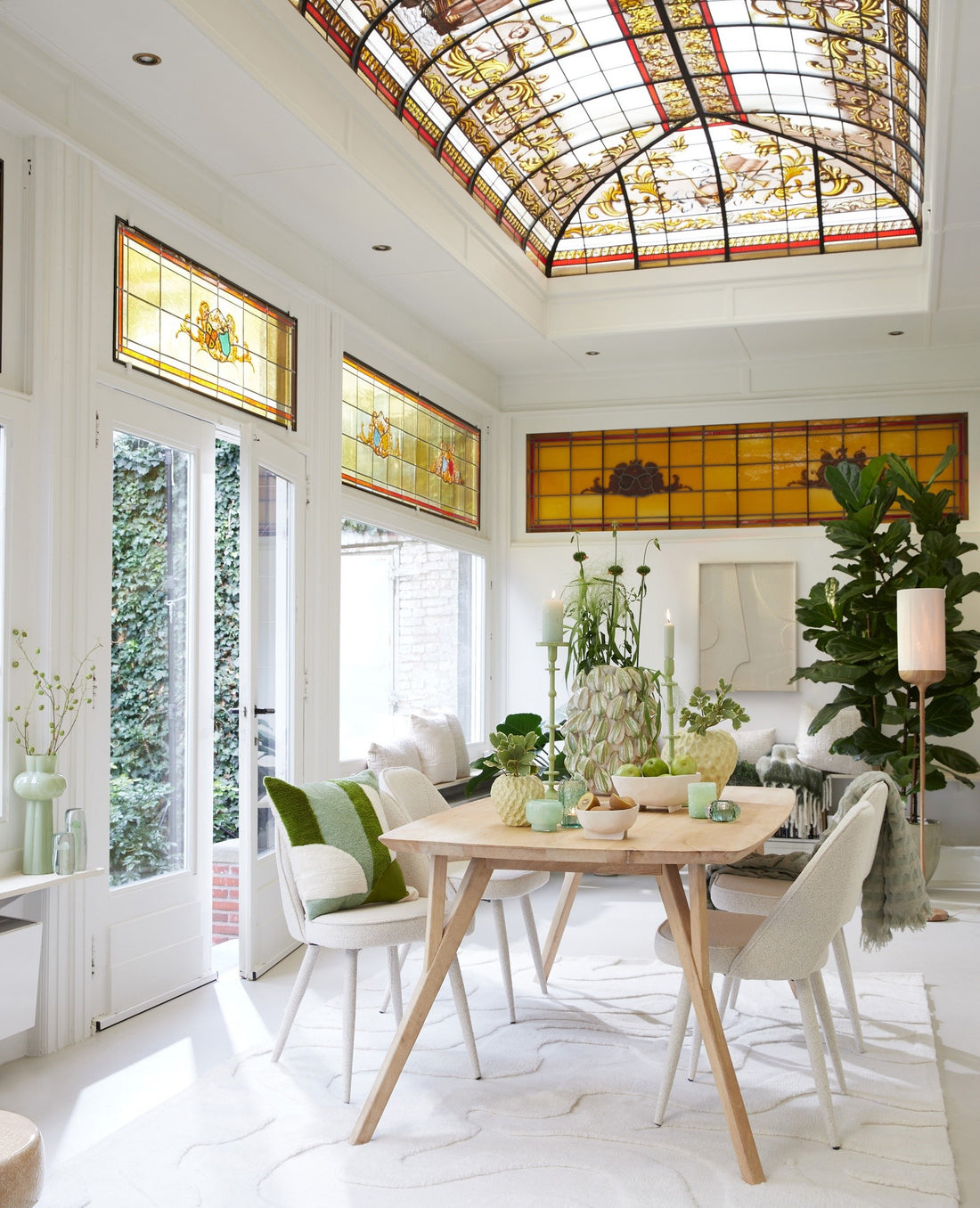 Moderner Holztisch in Braun aus Mangoholz für Esszimmer