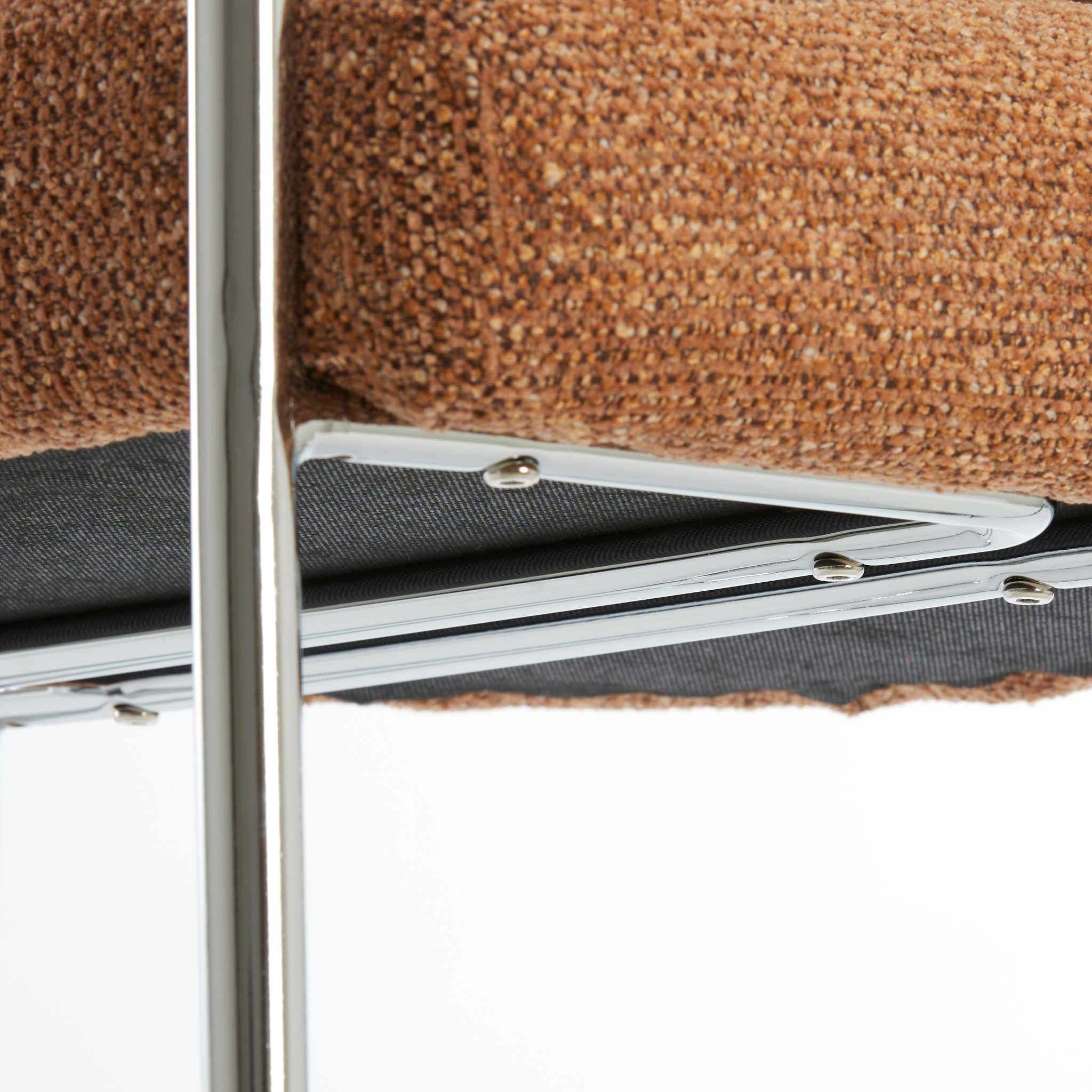 Komfortabler und eleganter ADANTE Stuhl von Light & Living, Karamellfarben mit Chrom.