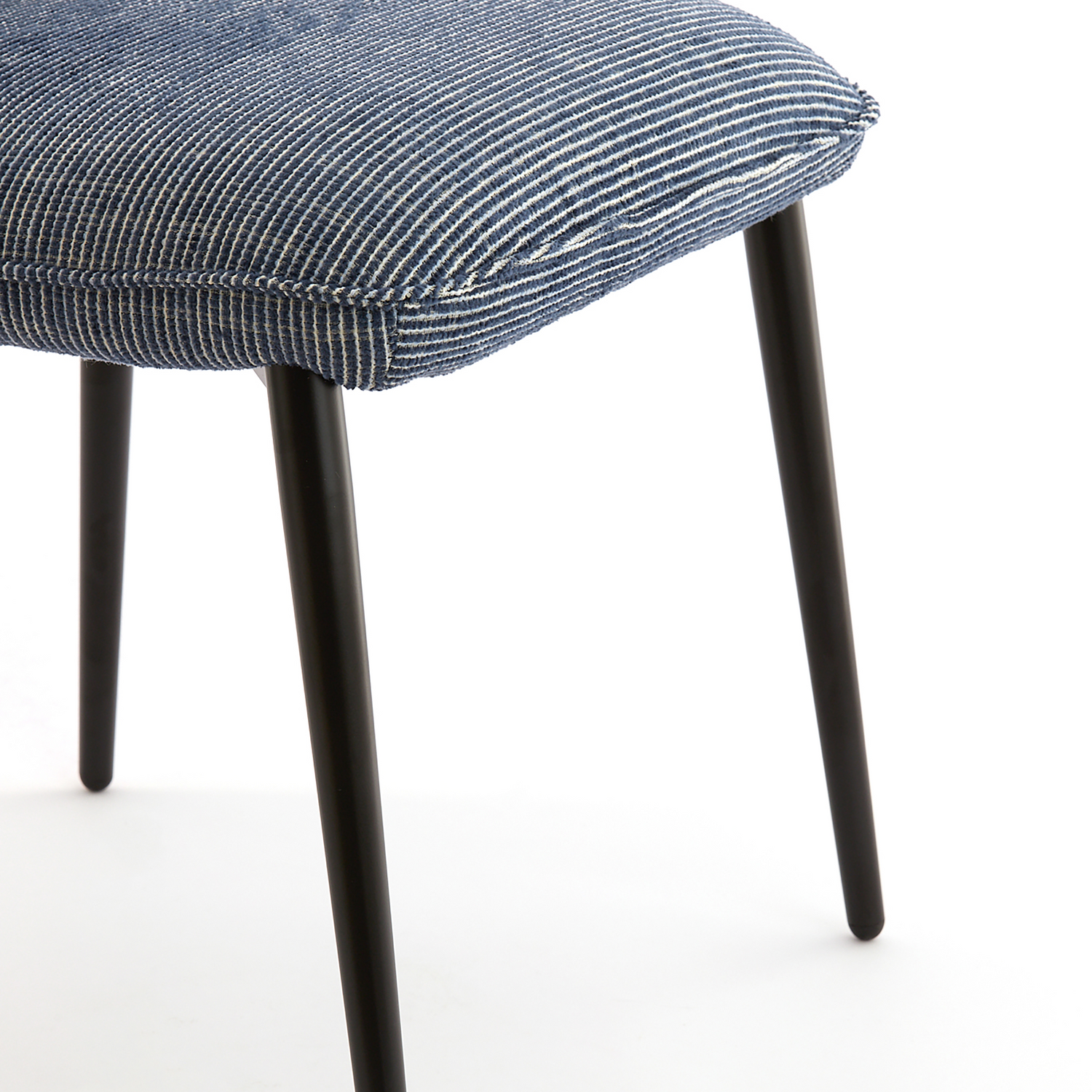 Stylischer Light & Living Stuhl VADENI mit Metallgestell.