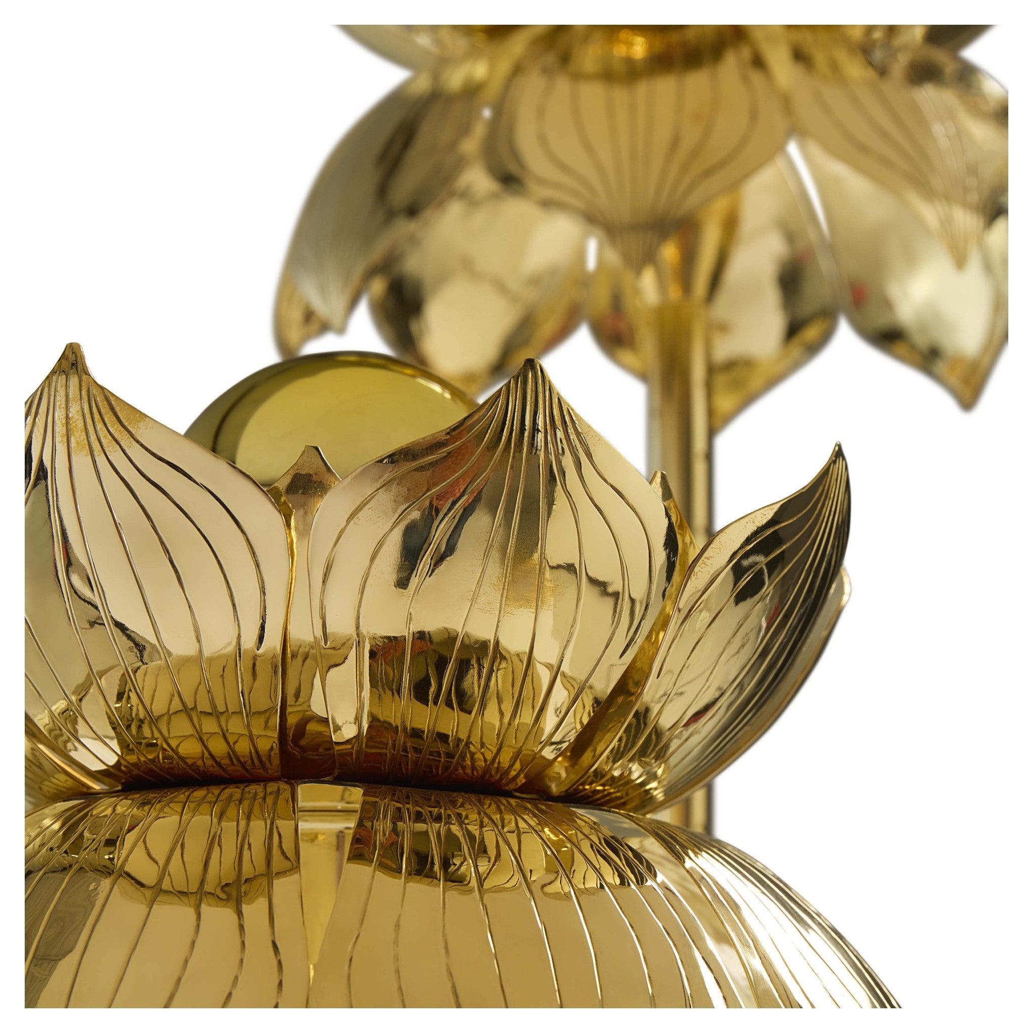 Skulpturale Stehleuchte aus goldfarbenem Messing mit Blumenmotiv