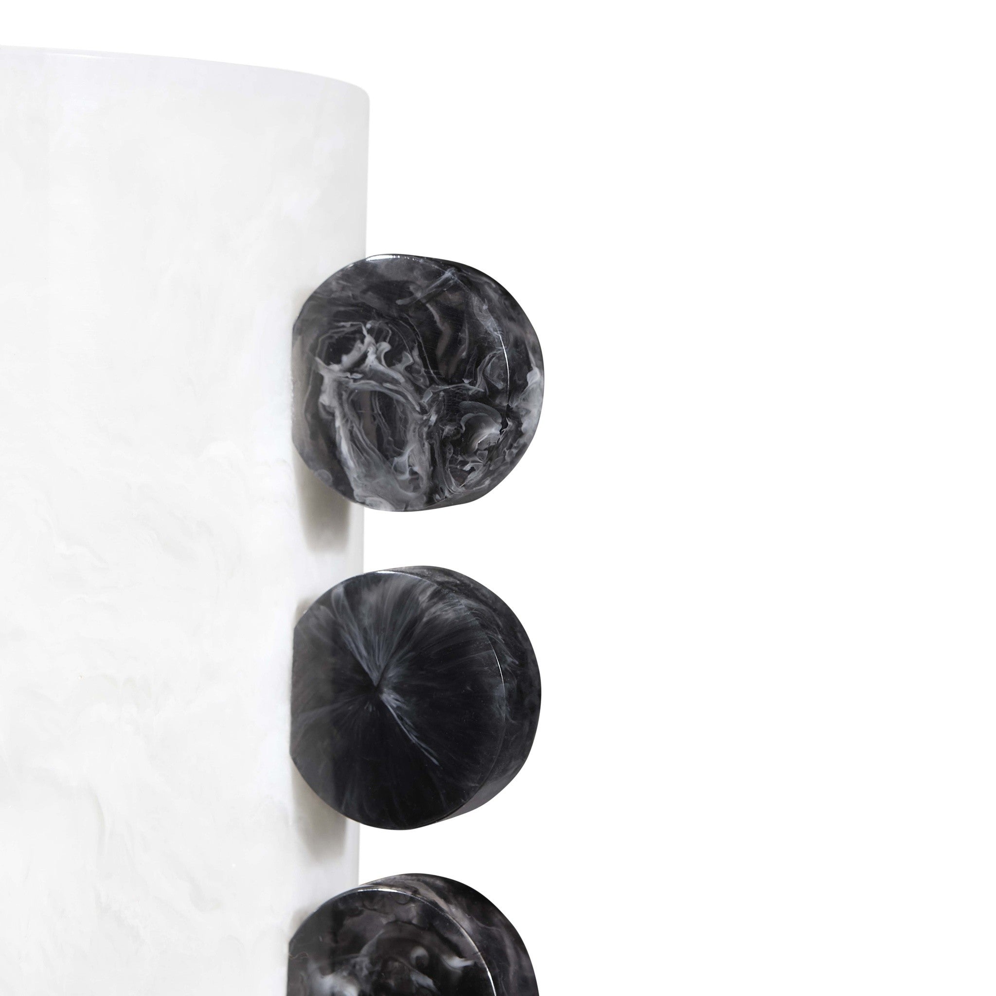 Künstlerische Vase für Sideboard und Wohnbereich.