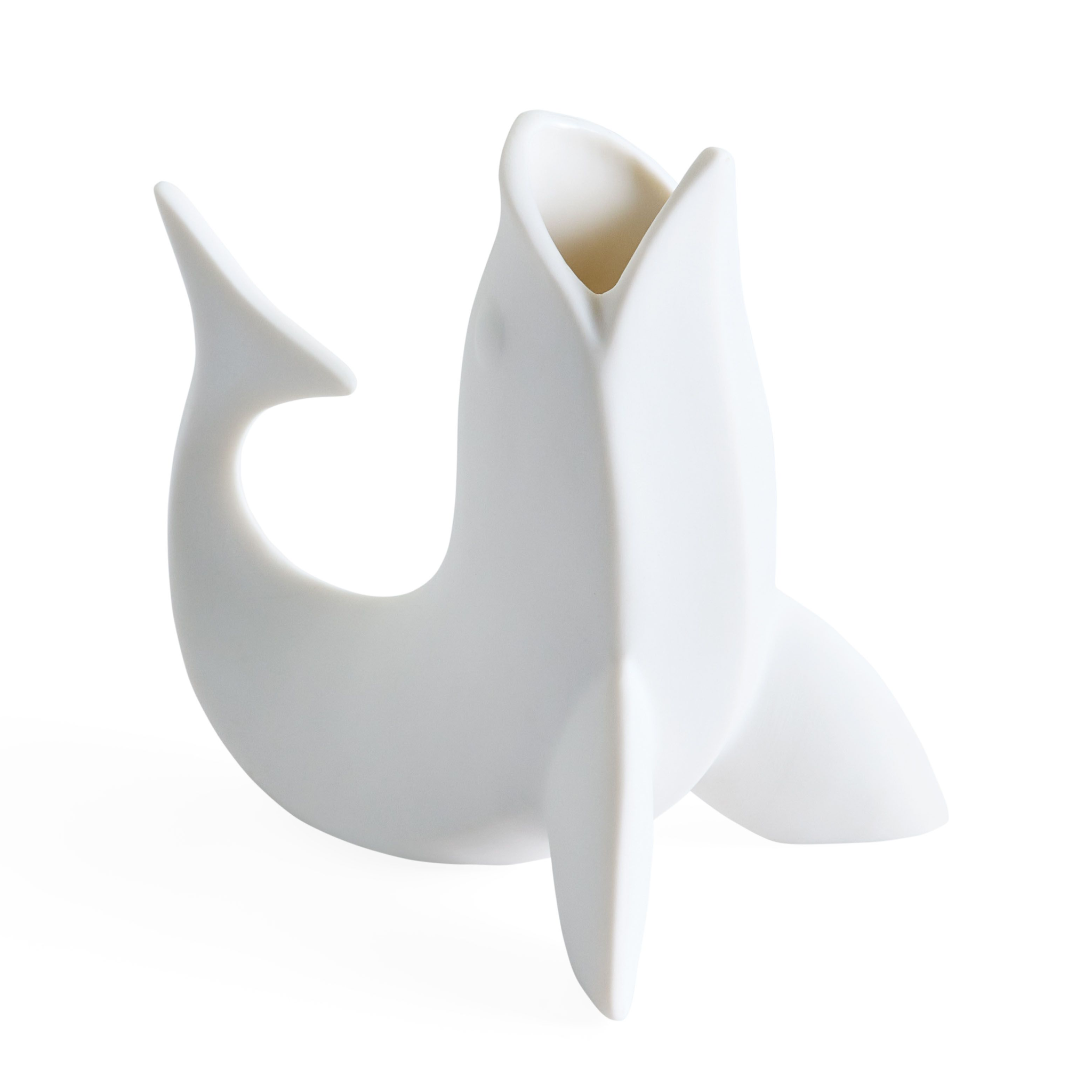 Dekorative Fischvase aus Porzellan
von Jonathan Adler