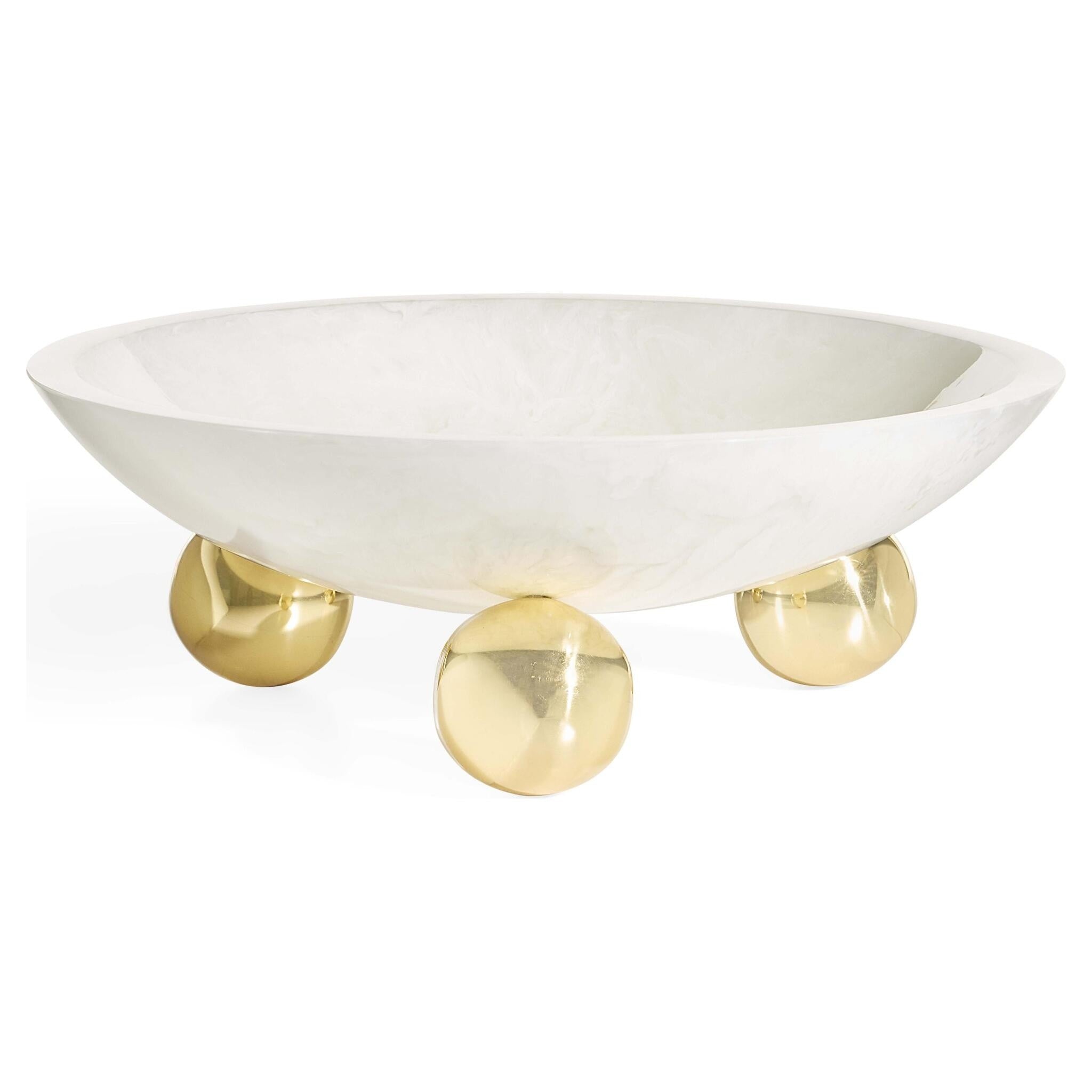 Fontana Bowl von Jonathan Adler – marmorierte weiße Schale auf goldenen Messingfüßen