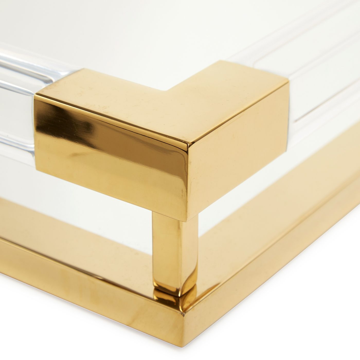 Detailansicht des Jacques Tabletts mit poliertem Messing