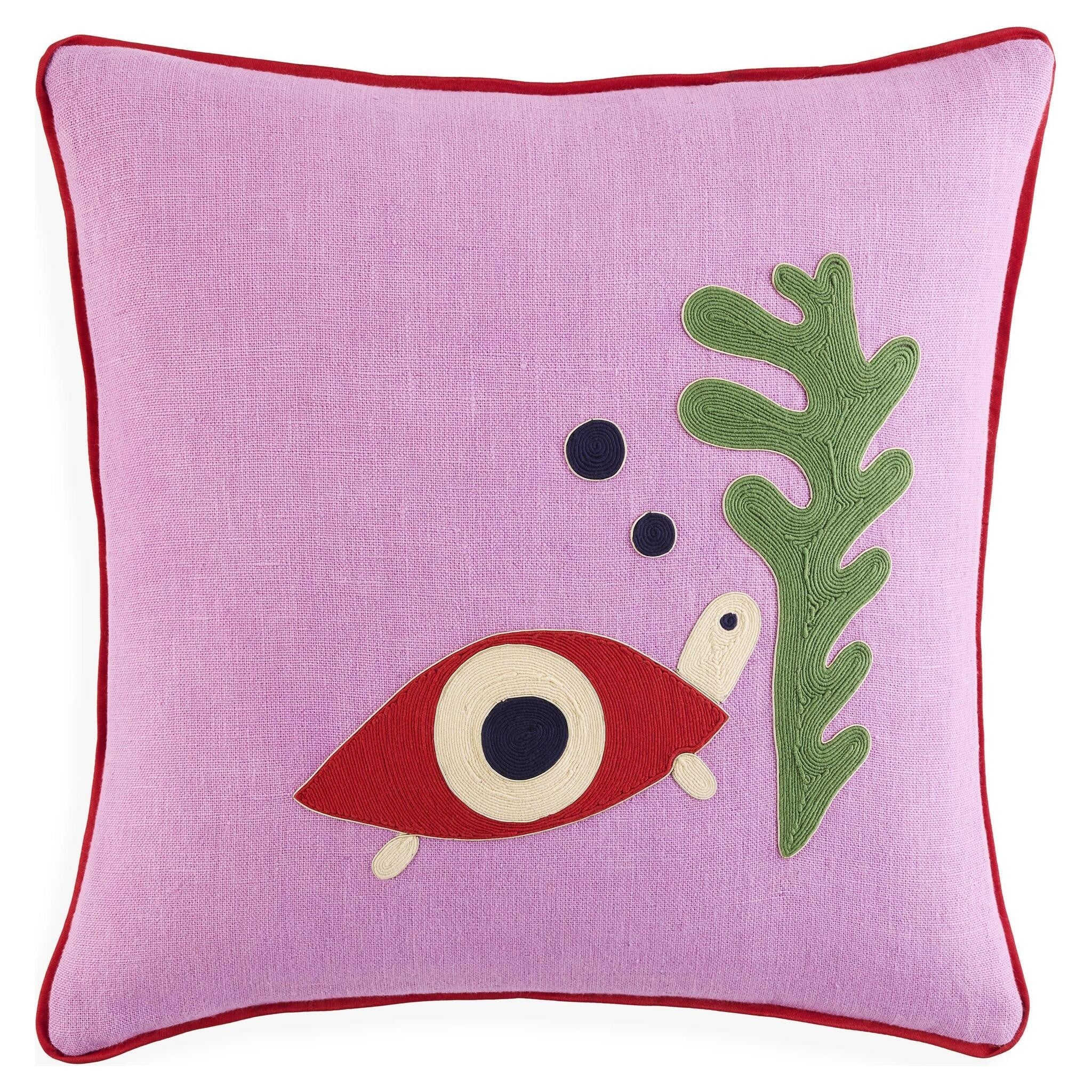 Lila Dekokissen mit Schildkrötenmotiv von Jonathan Adler