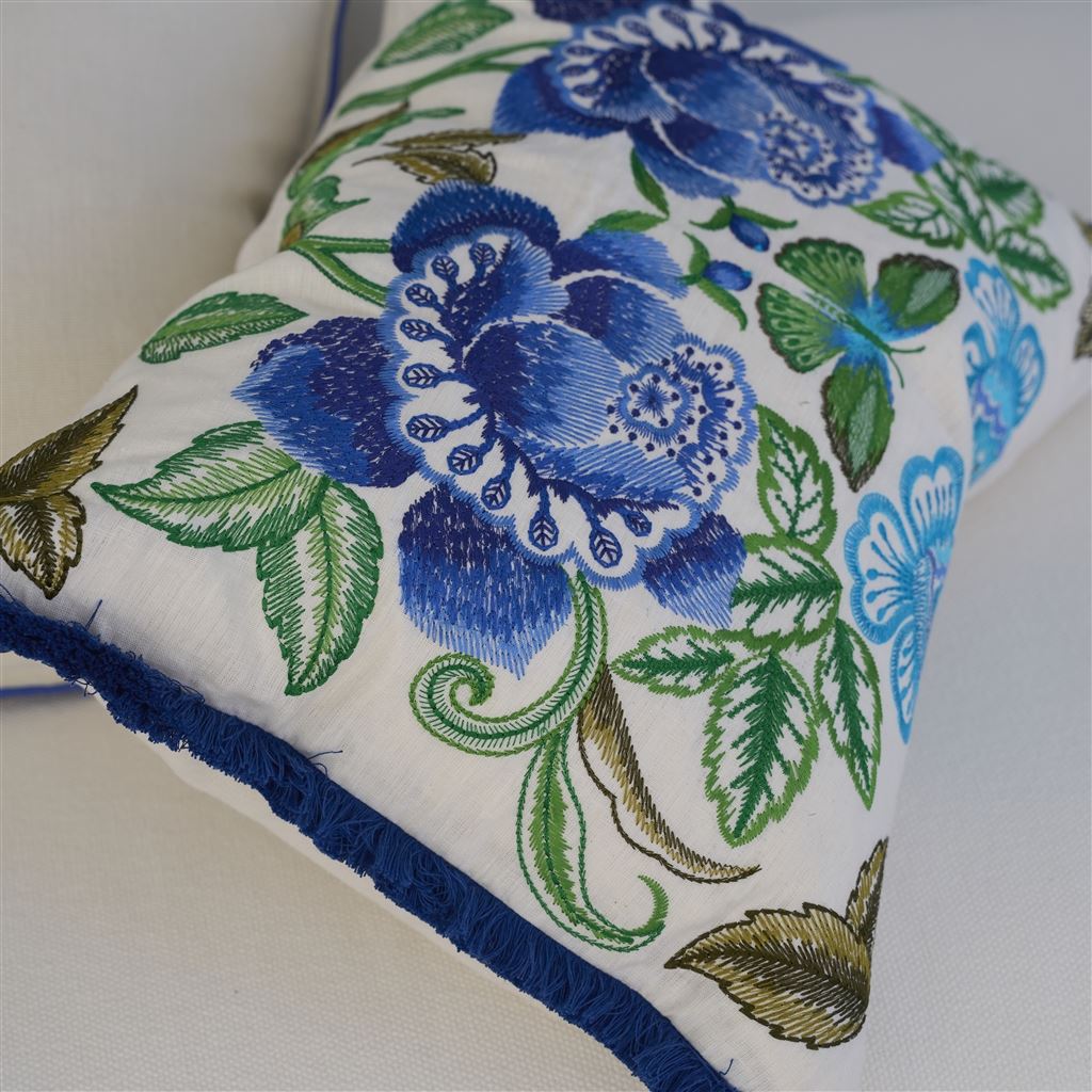Kissen ISABELLA EMBROIDERED COBALT der Marke Designers Guild