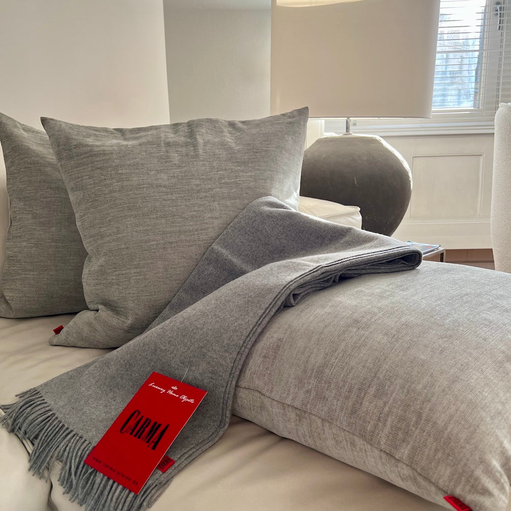 Kissen VENEZIA Leinen grau + Plaid UNI Wolle/Cashmere