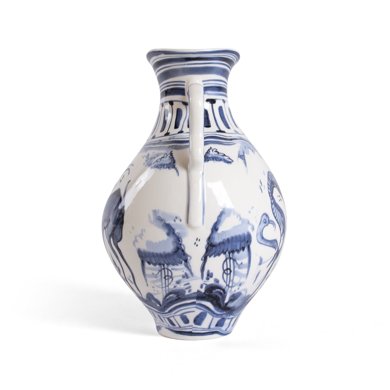 Verformte Vase im Stil antiker Amphoren mit modernem Twist