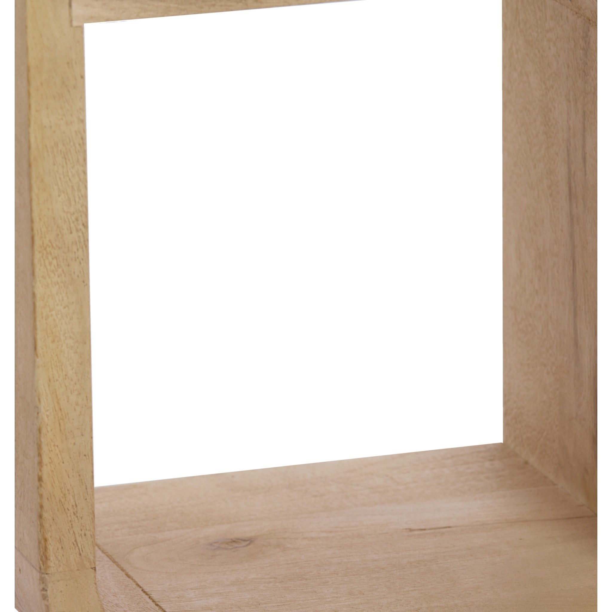 Skulpturales Standregal mit natürlichen Farbtönen