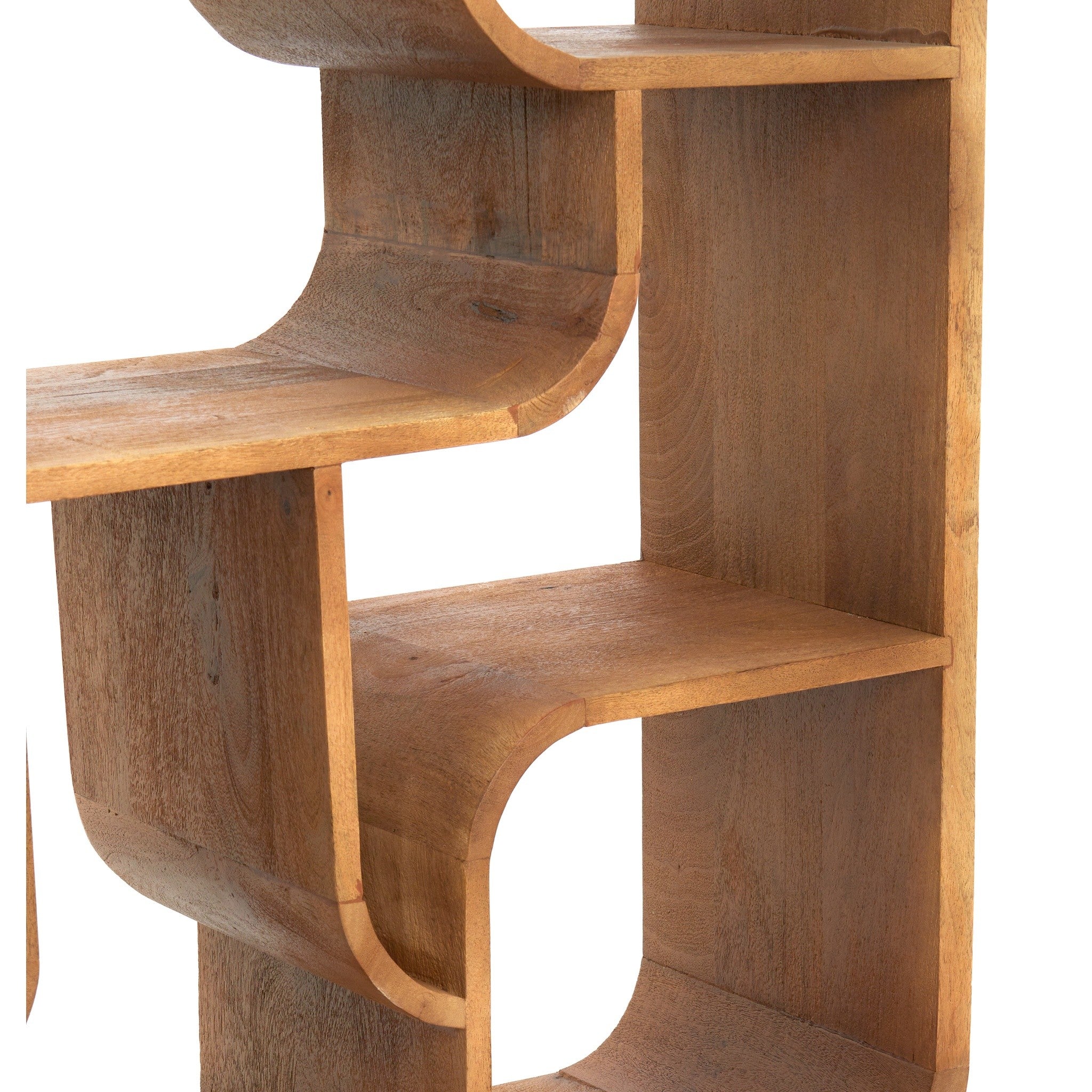 Organisch geformtes Holzregal in hellbraunem Farbton