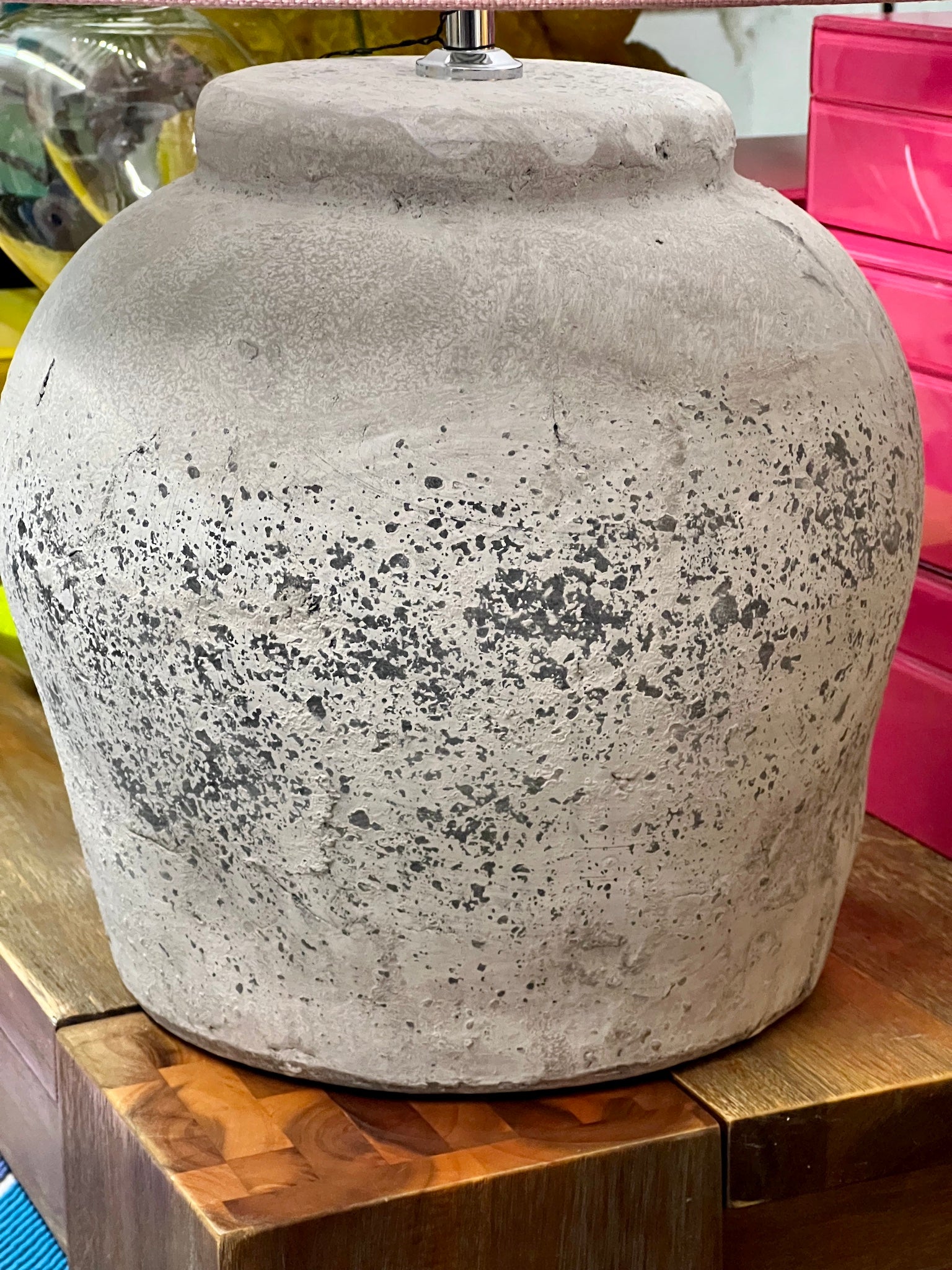 Lampenfuss aus Feinkeramik in antik grau