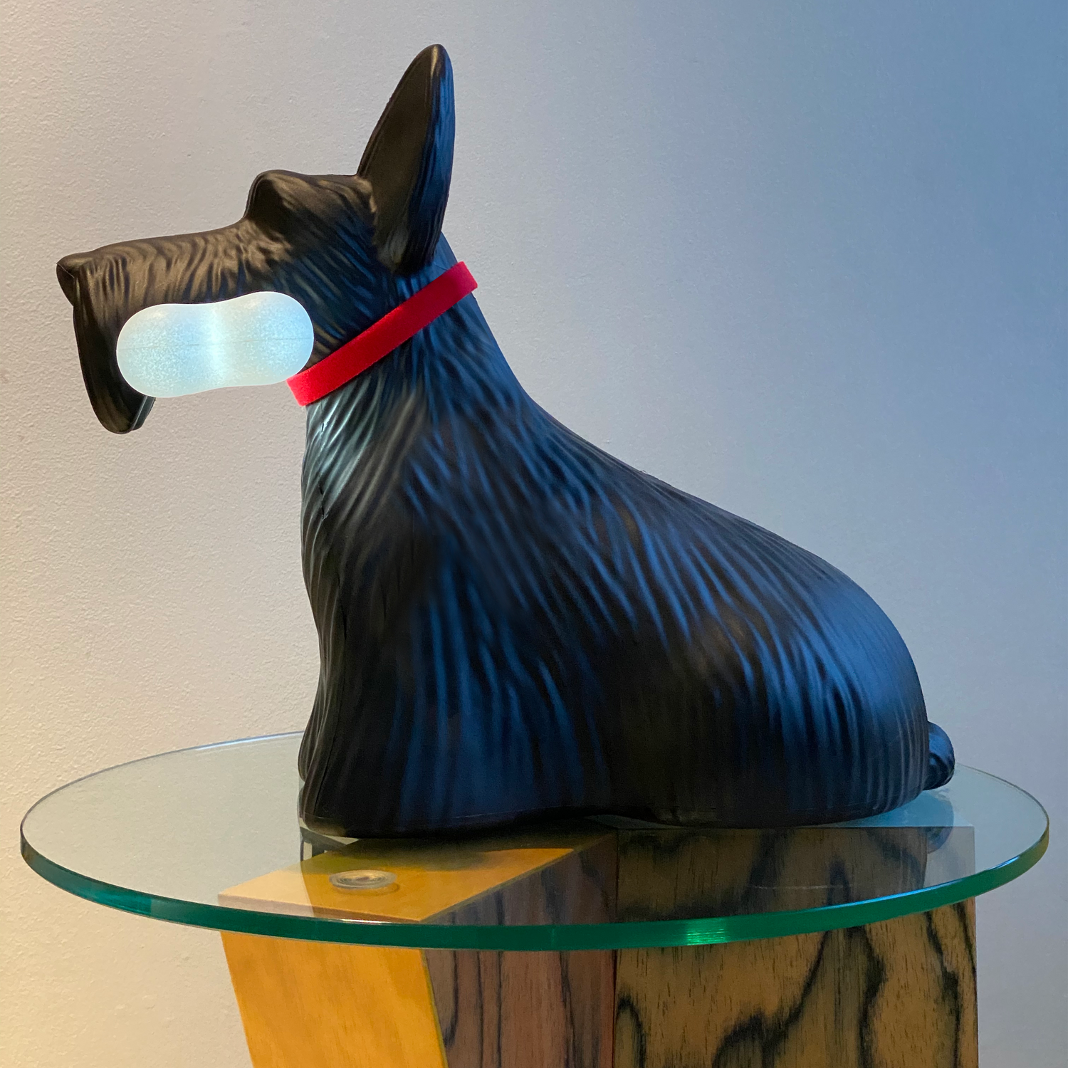 Moderne SCOTTIE Leuchte in Schwarz – dekoratives Wohnaccessoire mit humorvollem Hunde-Motiv