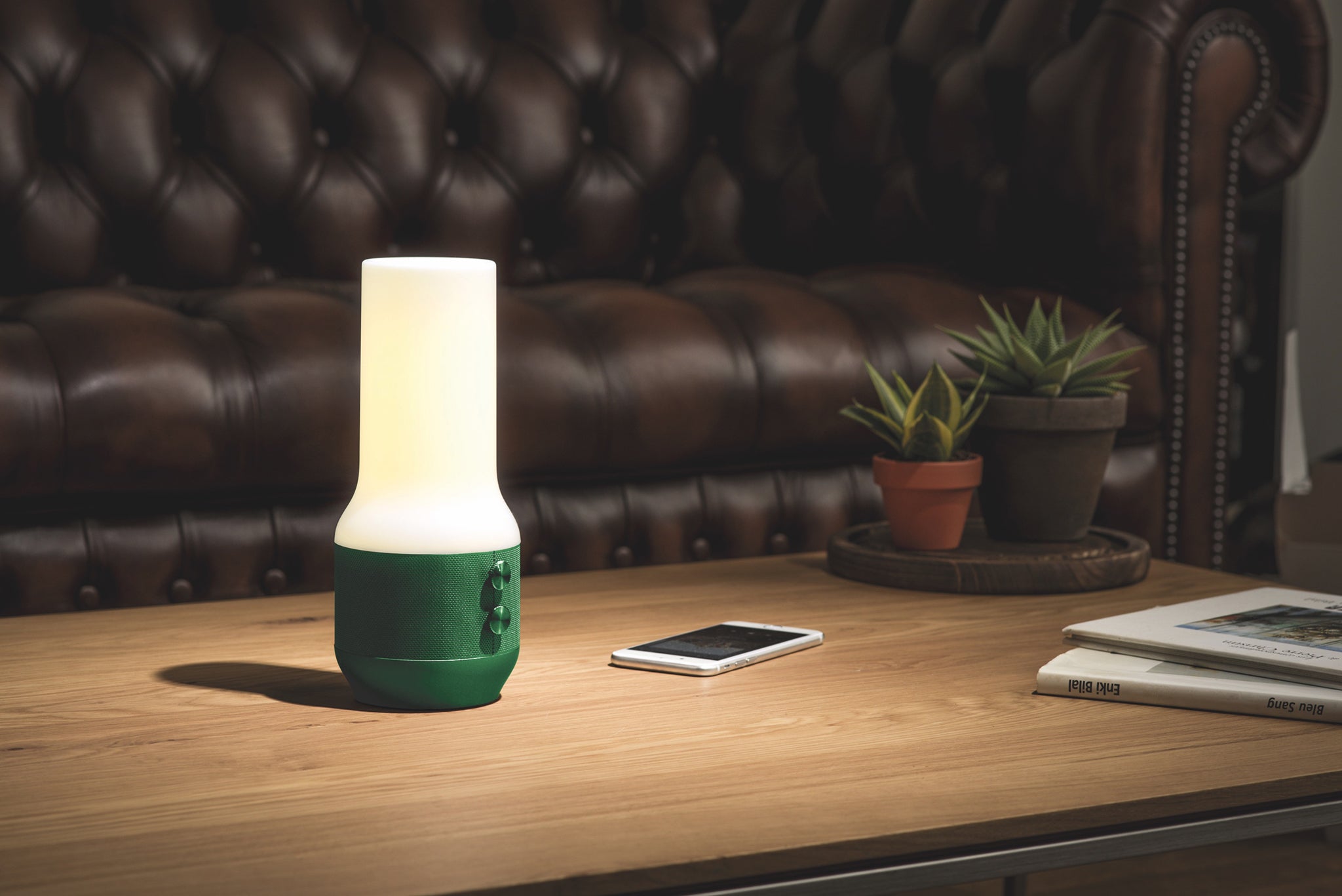 LED Tischleuchte inkl Lautsprecher & Powerbank TERRACE + in vers. Farben der Marke Lexon