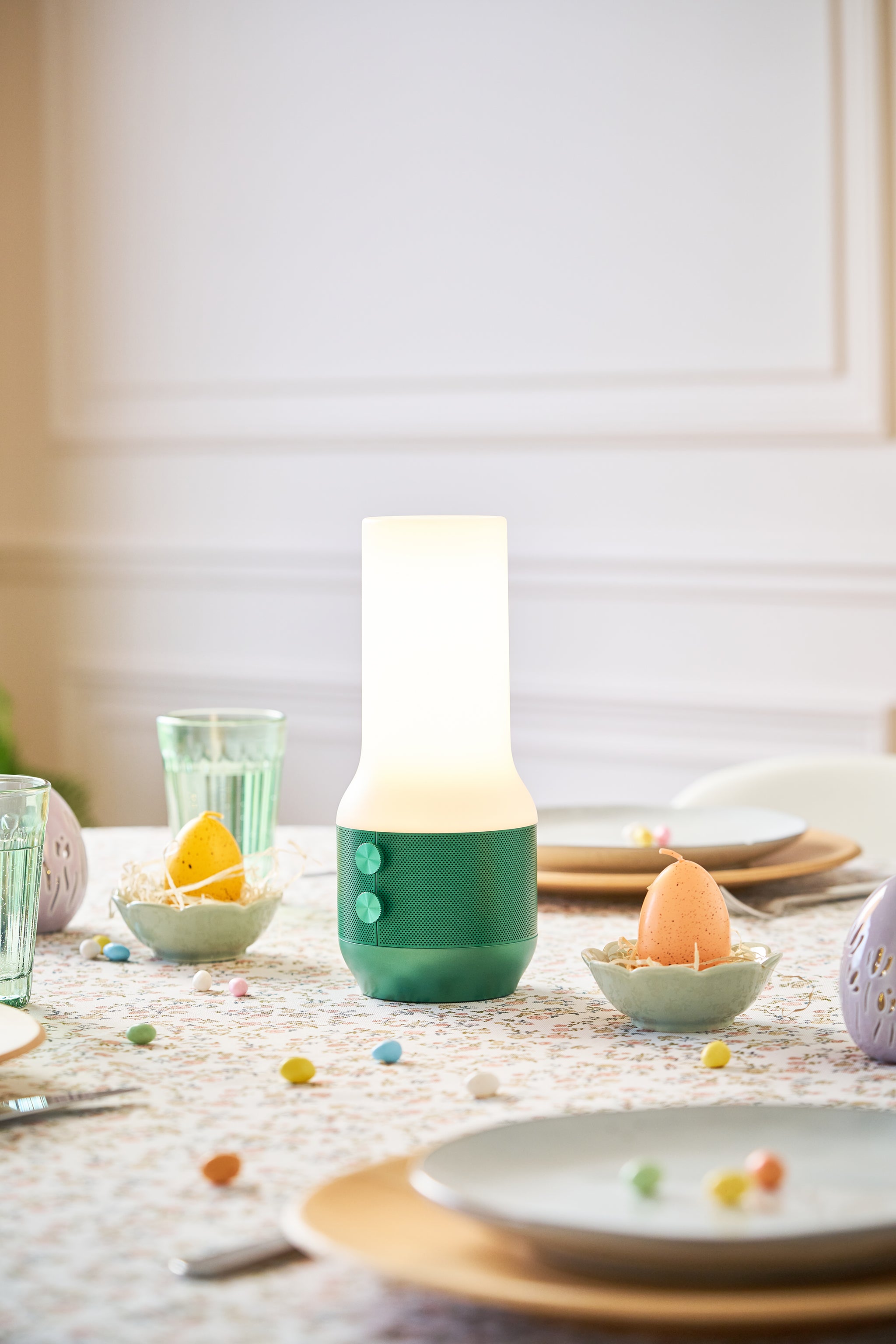 LED Tischleuchte inkl Lautsprecher & Powerbank TERRACE + in vers. Farben der Marke Lexon