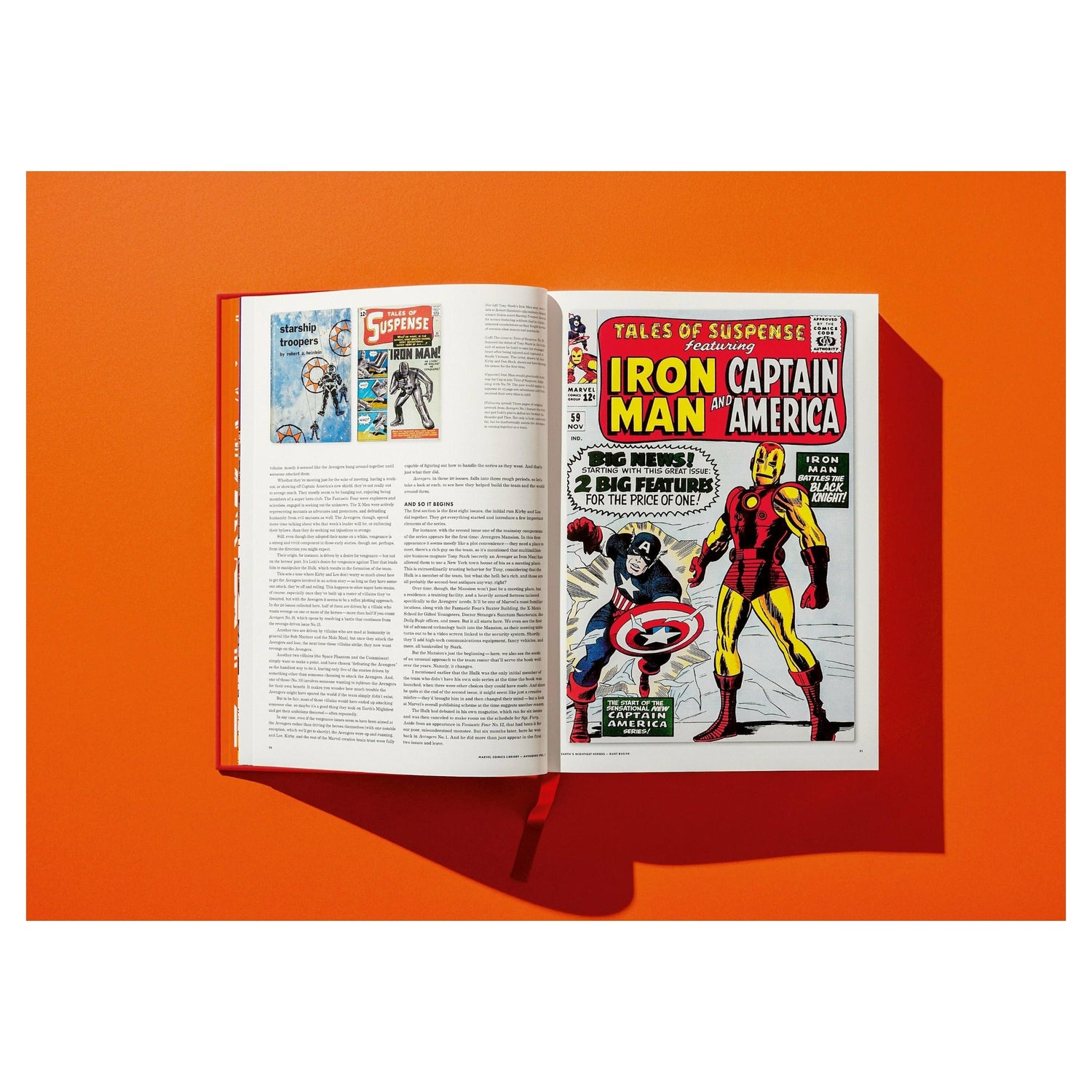 Präsentation des Marvel-Buchs auf Holzuntergrund