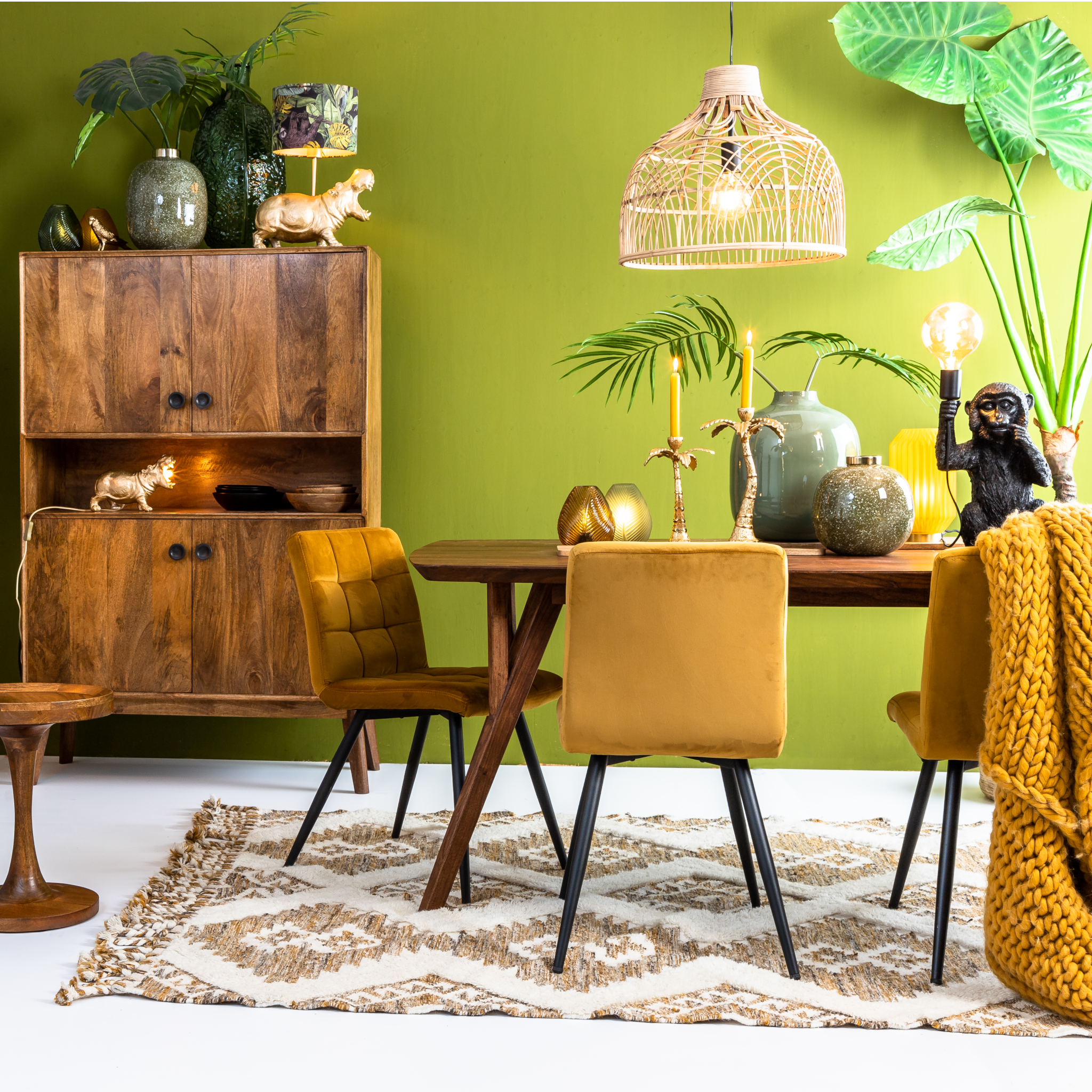 Esstisch QUENZA aus Akazienholz in Braun von Light & Living