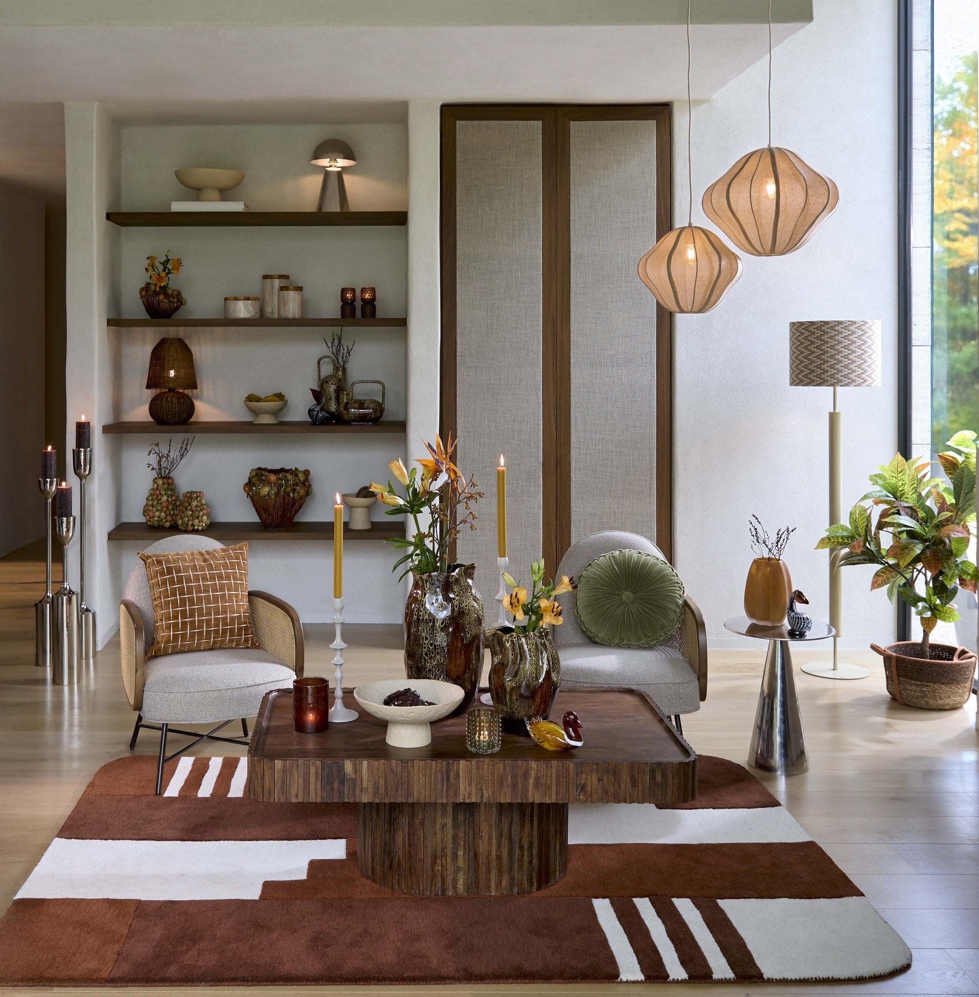 Moderner Sessel in Beige mit natürlicher Rattanoptik