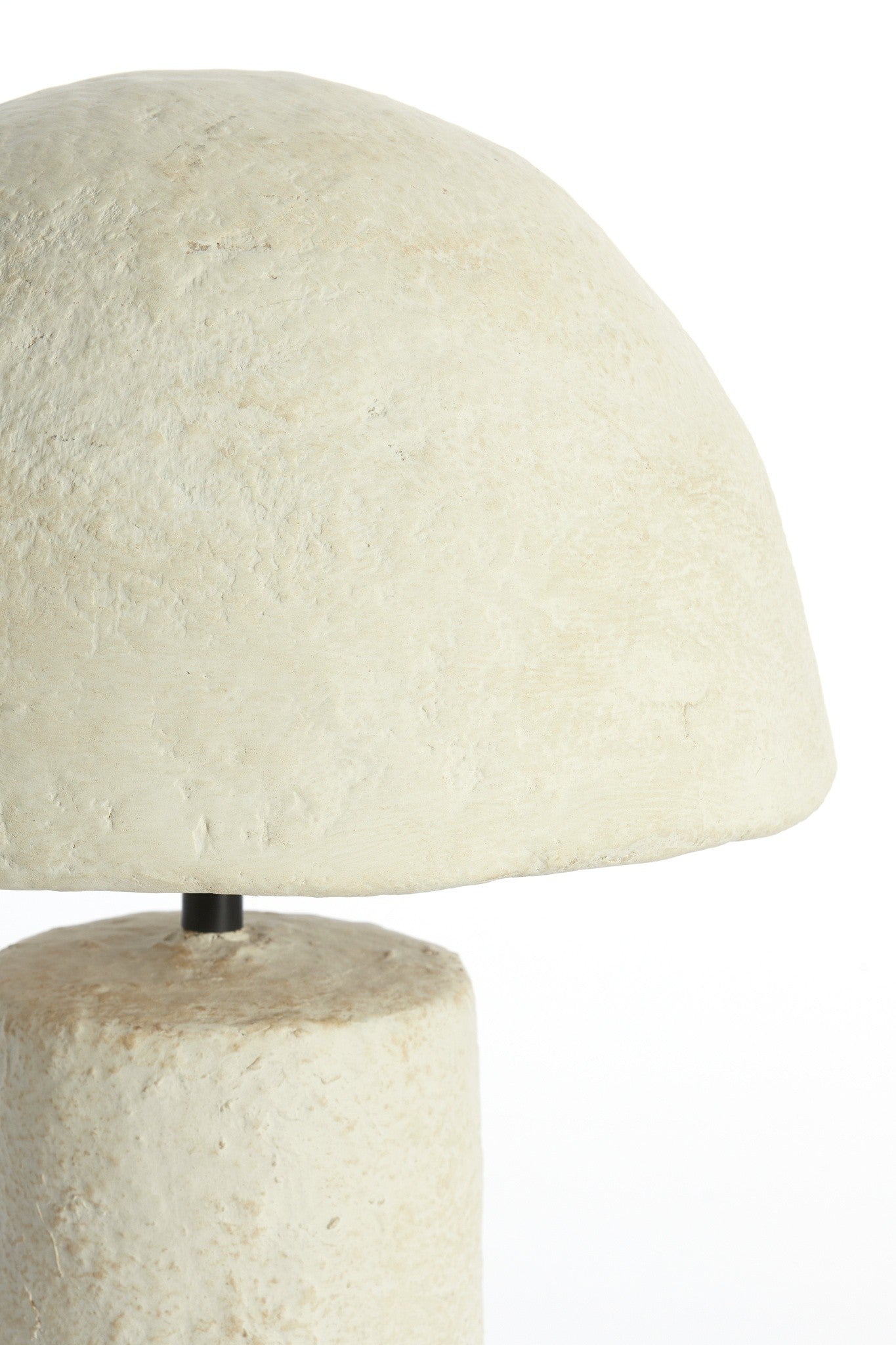 Runde Tischlampe in Crème für Wohn- oder Schlafbereich