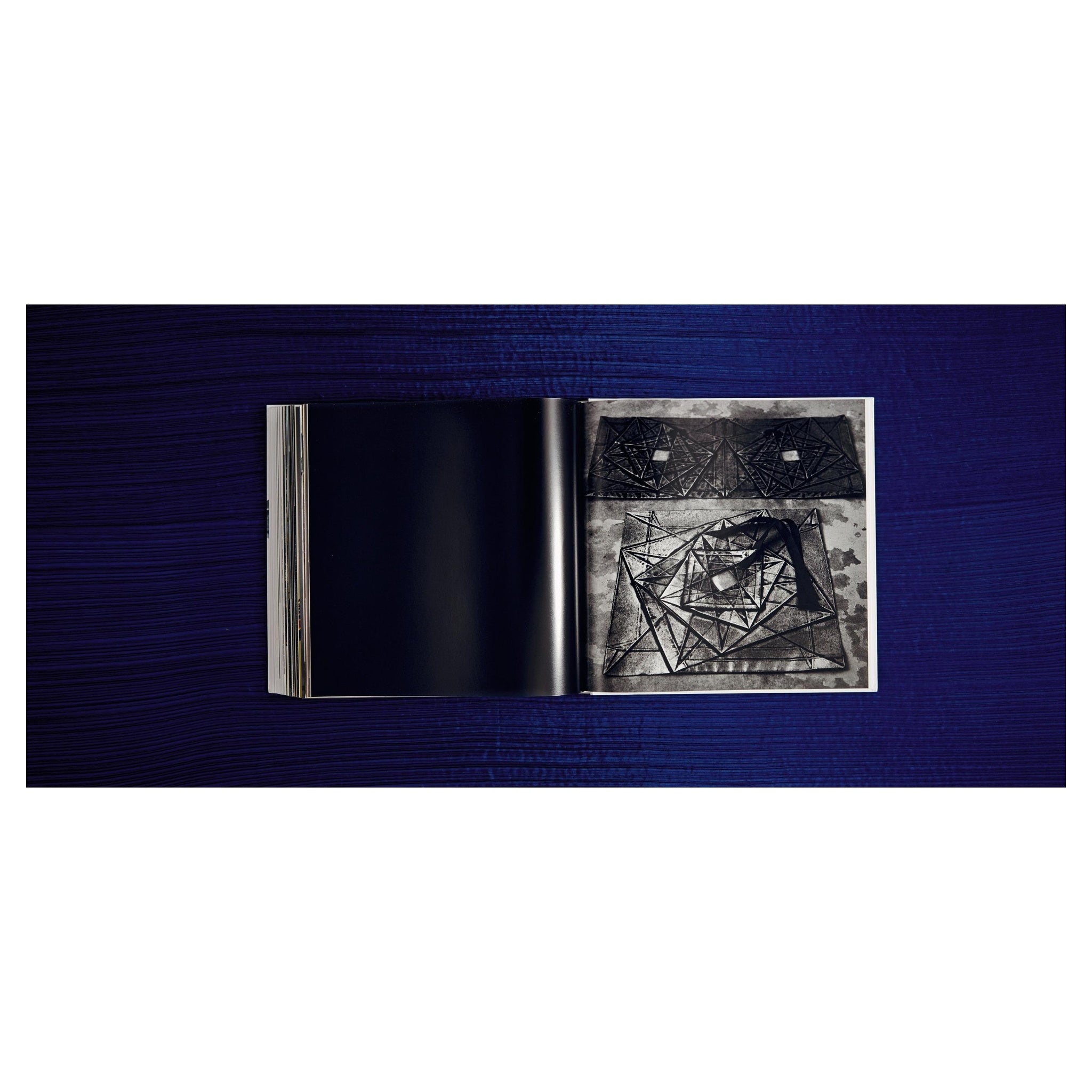 ISSEY MIYAKE Buch in exklusiver Tasche