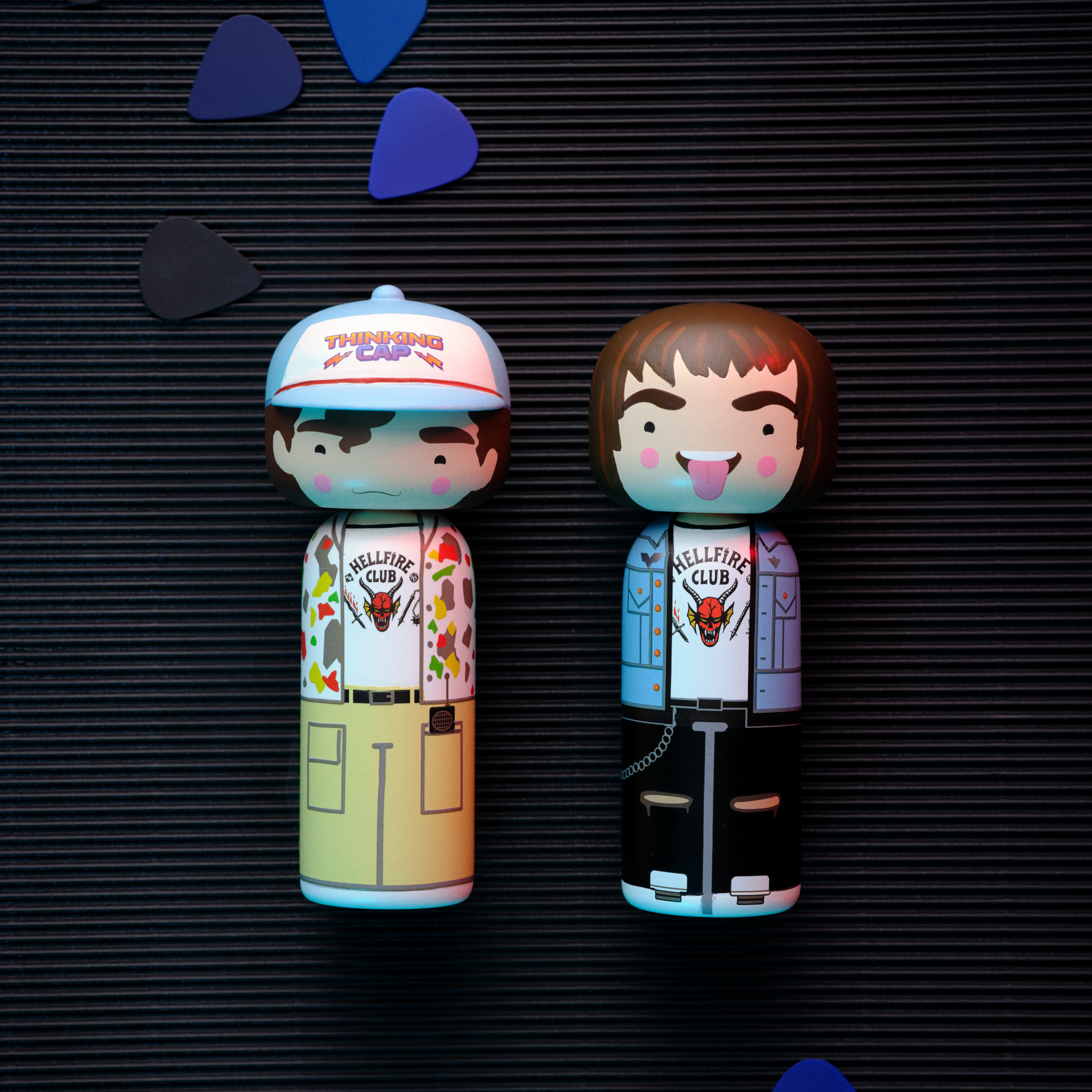 Stranger-Things-Kokeshi-Figur Dustin Henderson in farbenfrohem Design