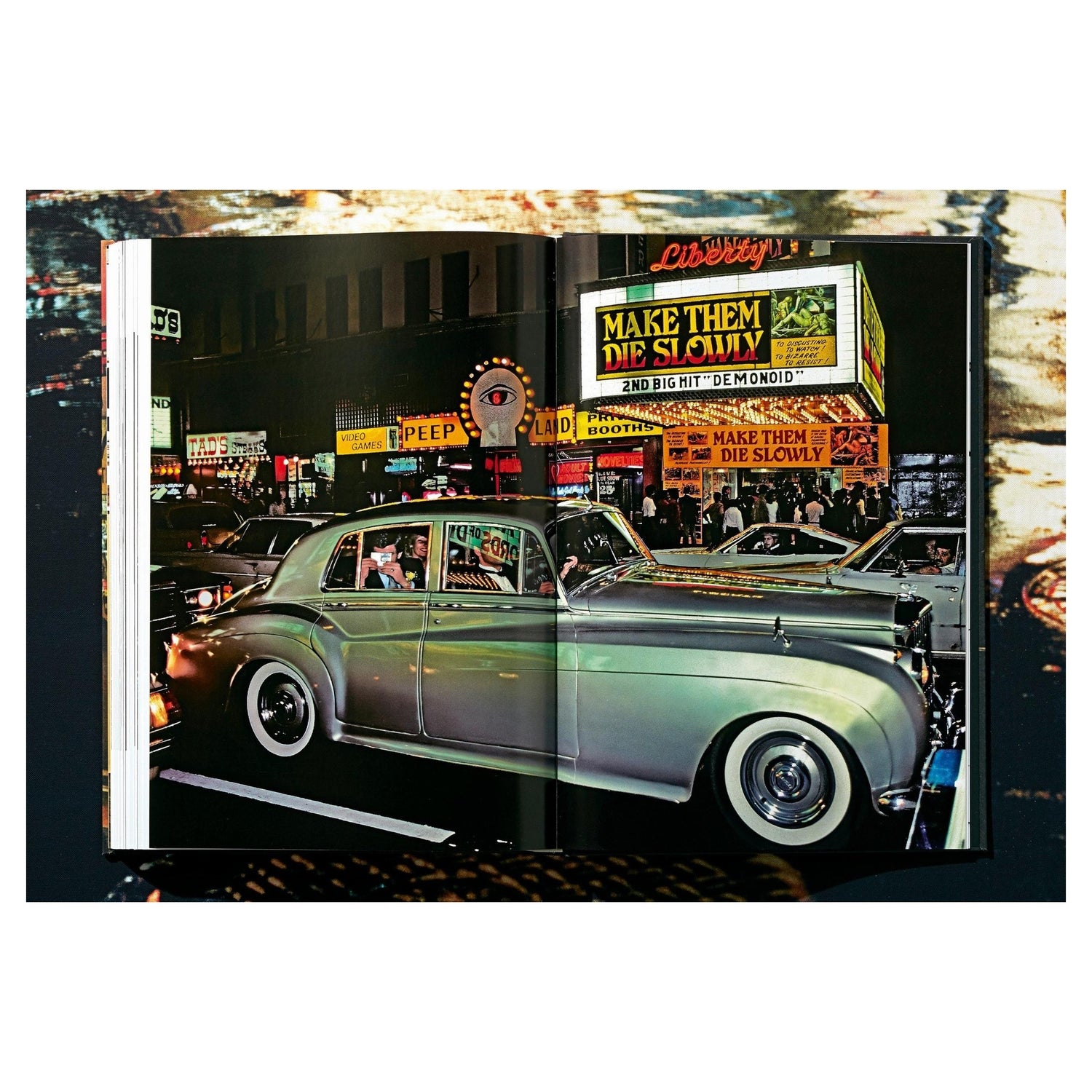 Luftaufnahme eines Stadtteils bei Nacht