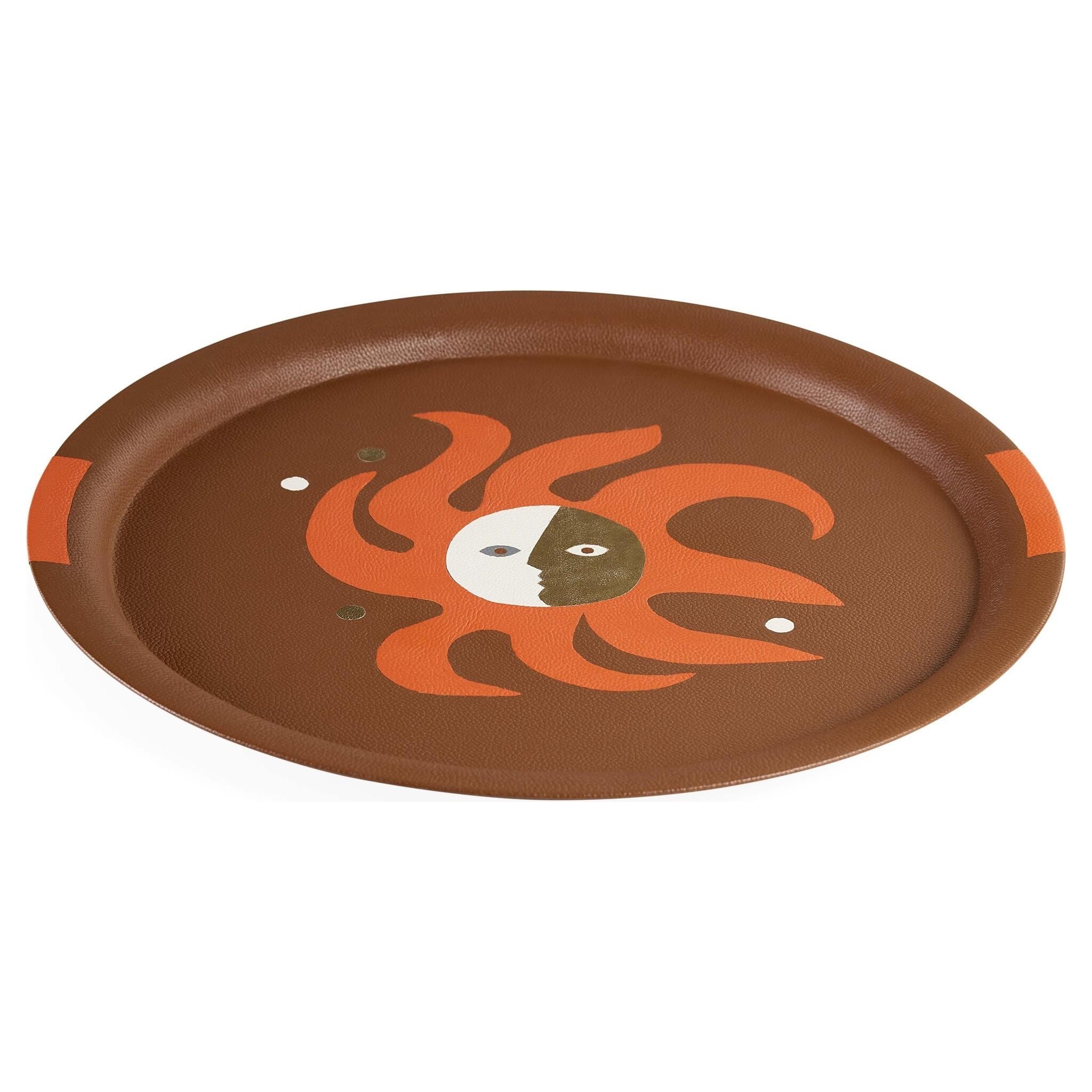 Terrakottafarbener Ledertray mit stilisierter Sonne