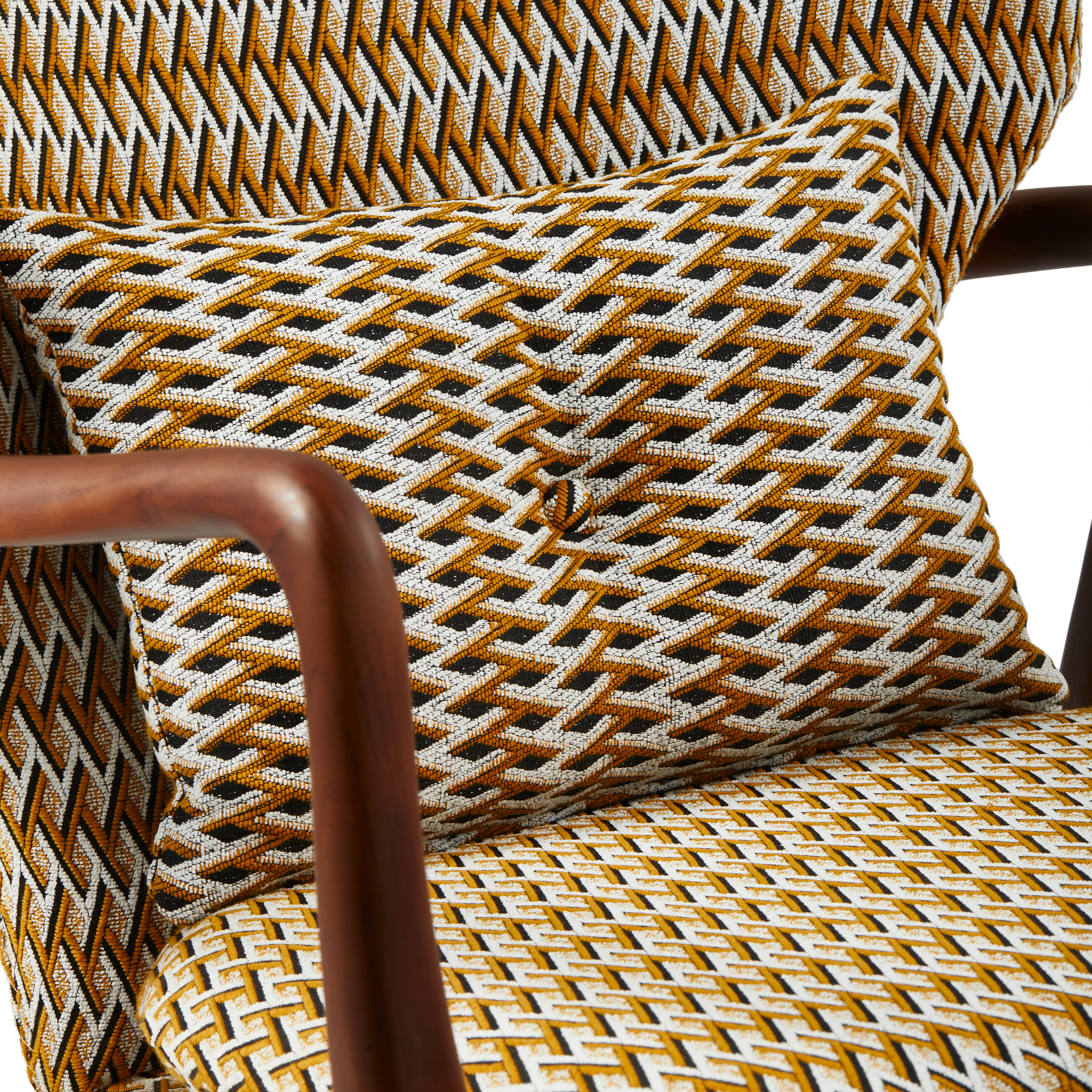 Gemusterter Geo Peggy Sessel mit FSC-zertifiziertem Holzrahmen