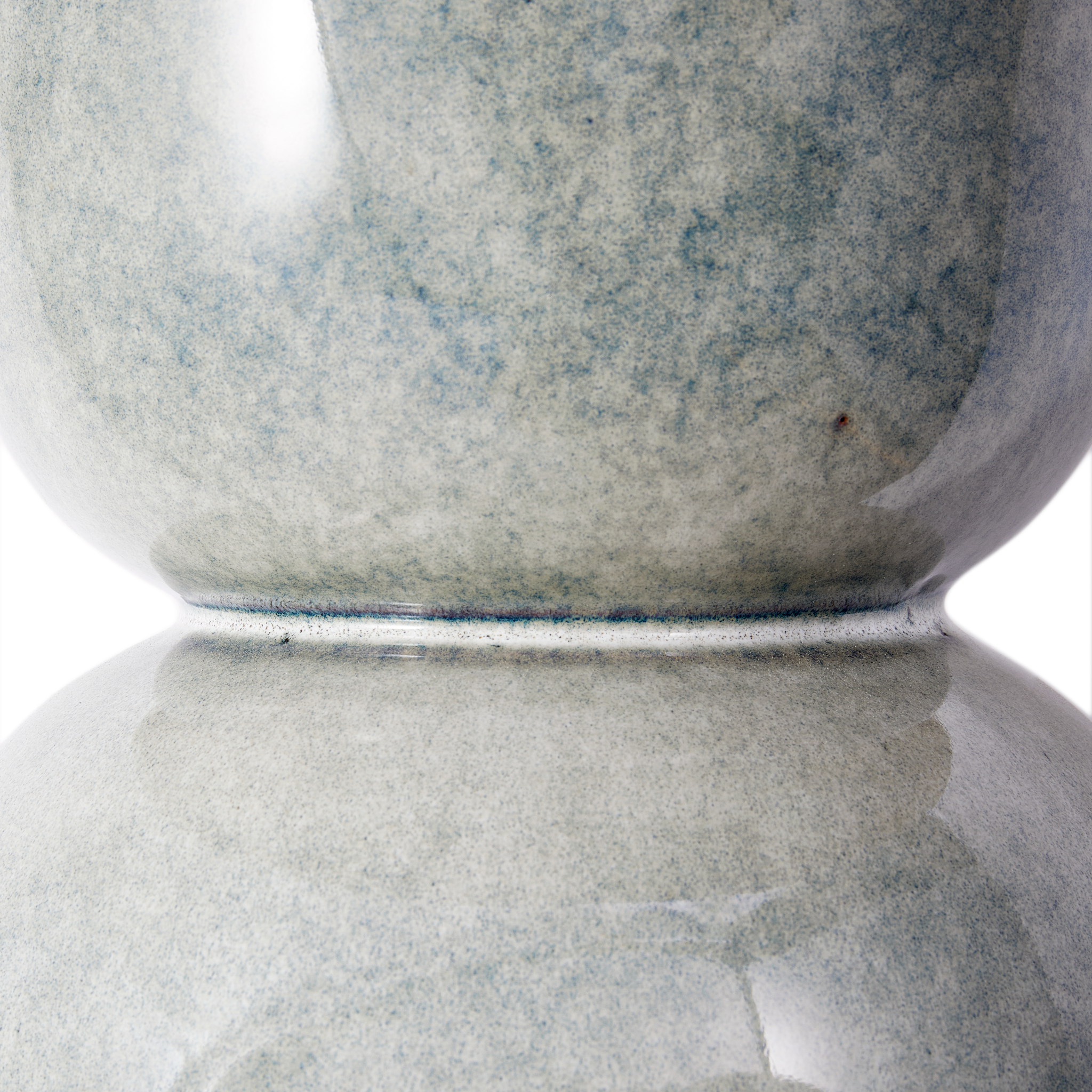 Pawn Side Table in natürlicher Grau-Grün-Glasur als Designobjekt